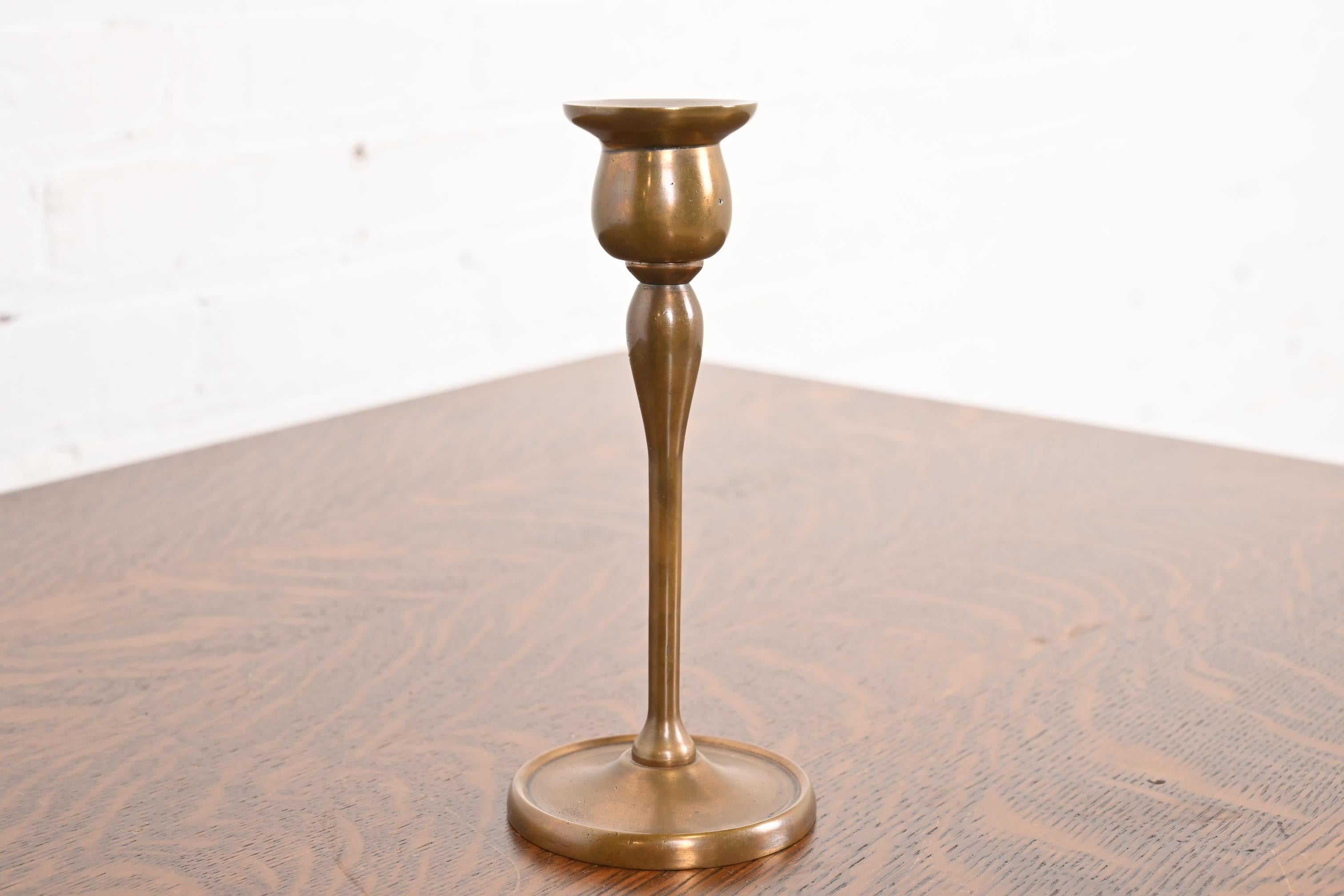 Tiffany Studios New York Bronze Kerzenständer, CIRCA 1910 (amerikanisch) im Angebot