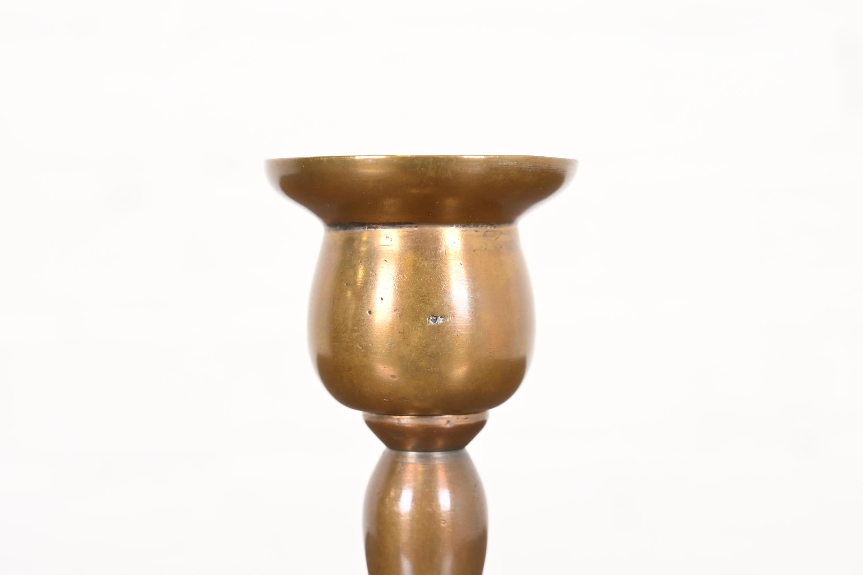 Tiffany Studios New York Bronze Kerzenständer, CIRCA 1910 (20. Jahrhundert) im Angebot