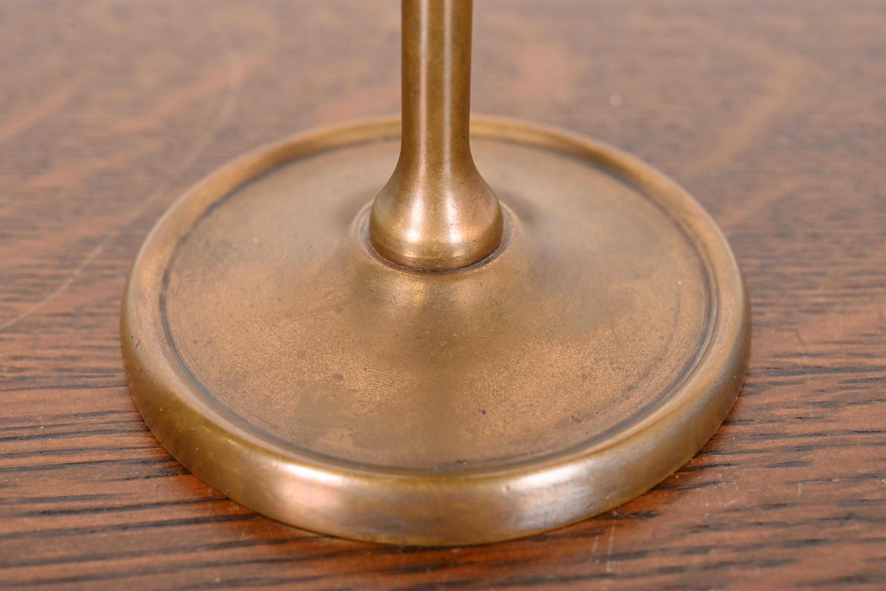 Tiffany Studios New York Bronze Kerzenständer, CIRCA 1910 im Angebot 3