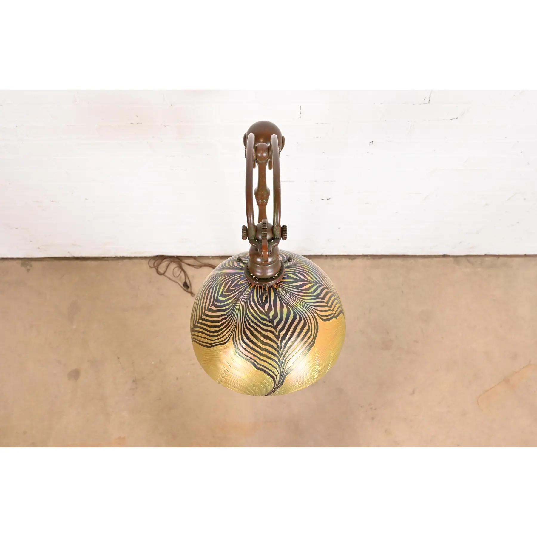 Lámpara de pie de contrapeso de bronce de los Estudios Tiffany de Nueva York, circa 1910 en venta 3