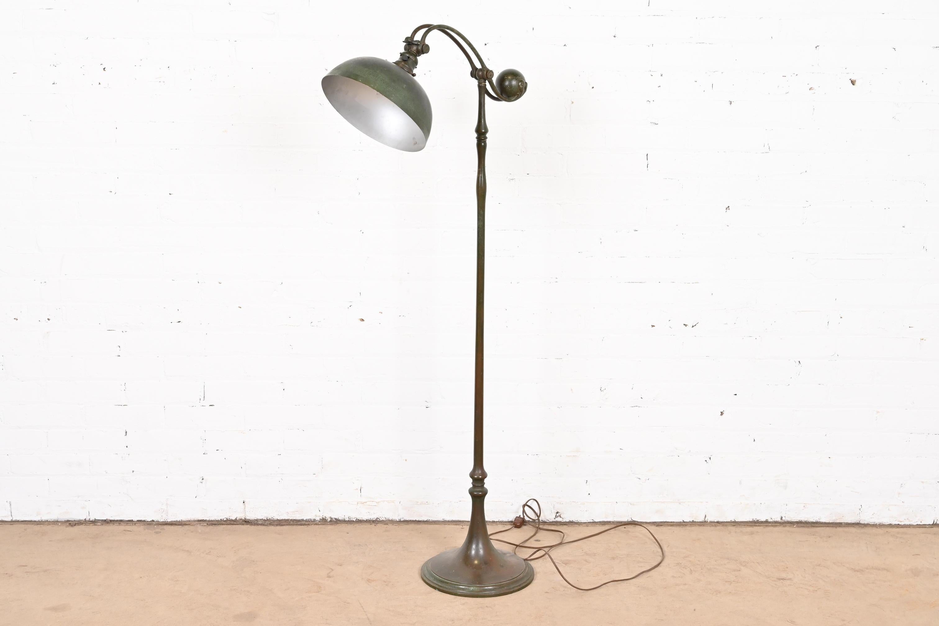 Lampadaire contrebalancé en bronze de Tiffany Studios New York, vers 1910 Bon état - En vente à South Bend, IN