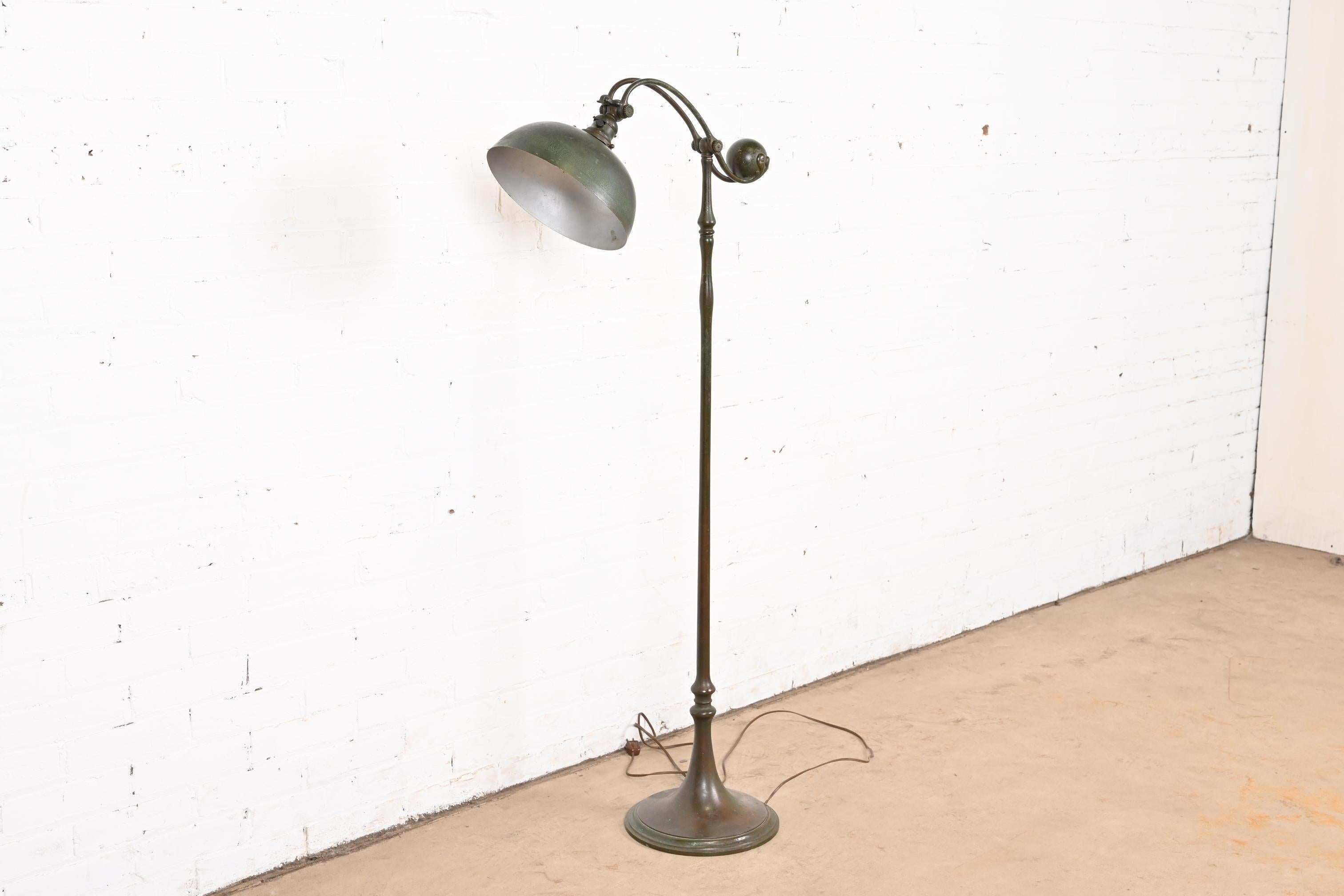 Lampadaire contrebalancé en bronze de Tiffany Studios New York, vers 1910 en vente 1