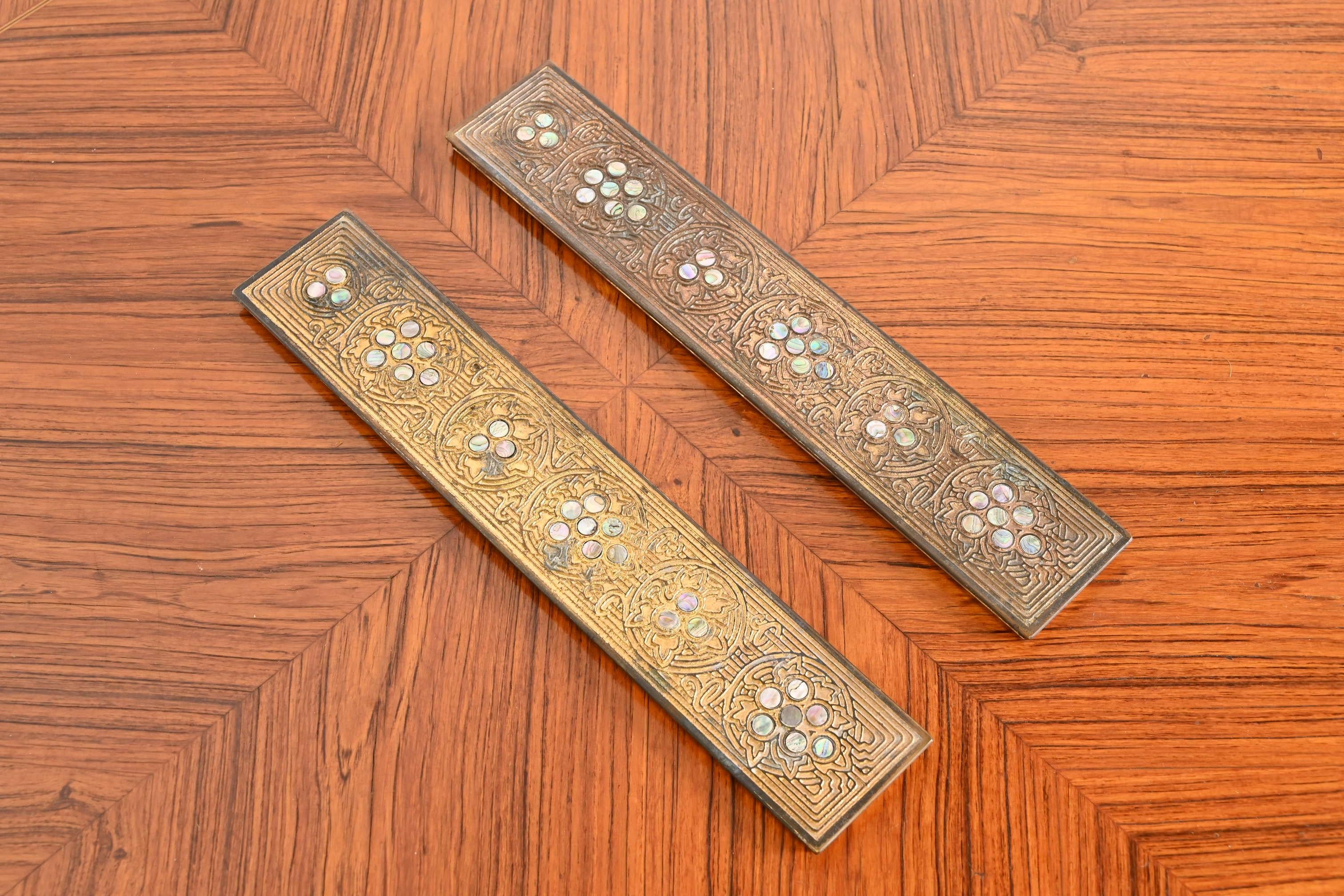 A gorgeous pair of Art Deco period bronze doré and inlaid abalone blotter ends

By Tiffany Studios

New York, USA, early 20th century

Each measures: 2.25