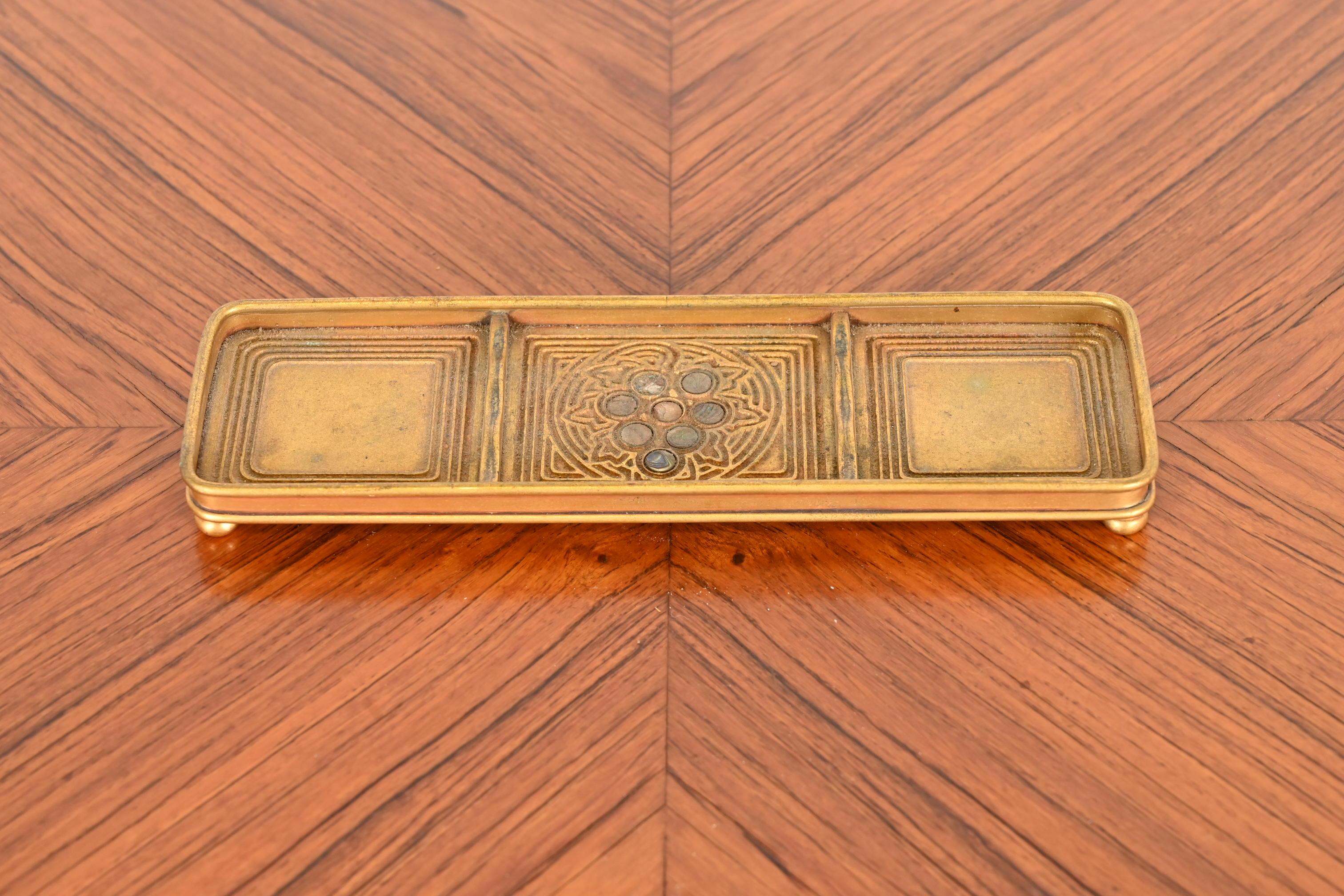 A gorgeous Art Deco period bronze doré and inlaid abalone pen tray

By Tiffany Studios

New York, USA, early 20th century

Measures: 8.75