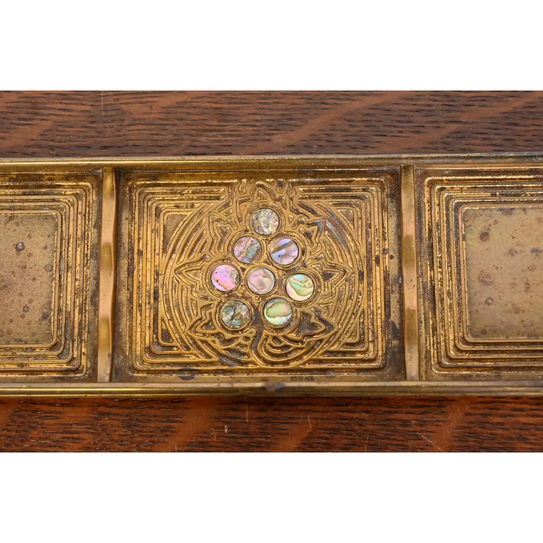 Vassoio portapenne in bronzo Doré e abalone di Tiffany Studios New York in vendita 1