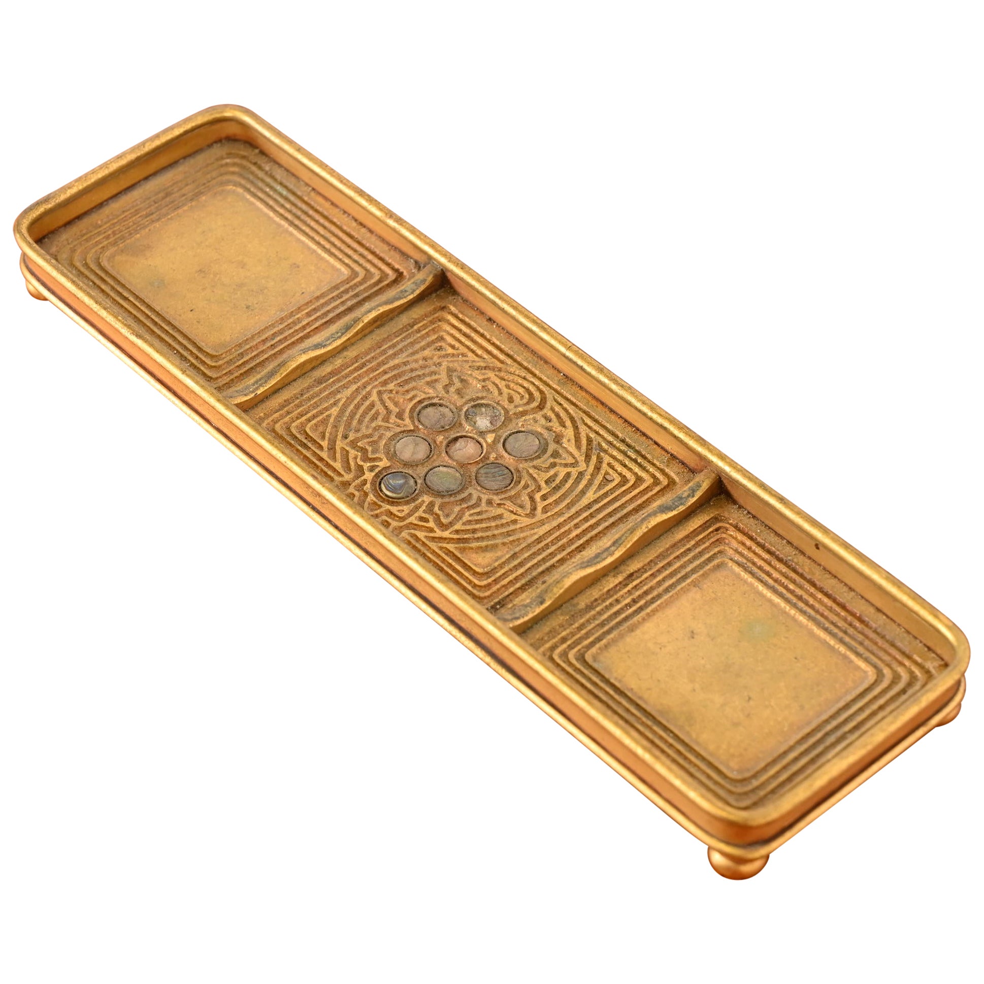 Vassoio portapenne in bronzo Doré e abalone di Tiffany Studios New York