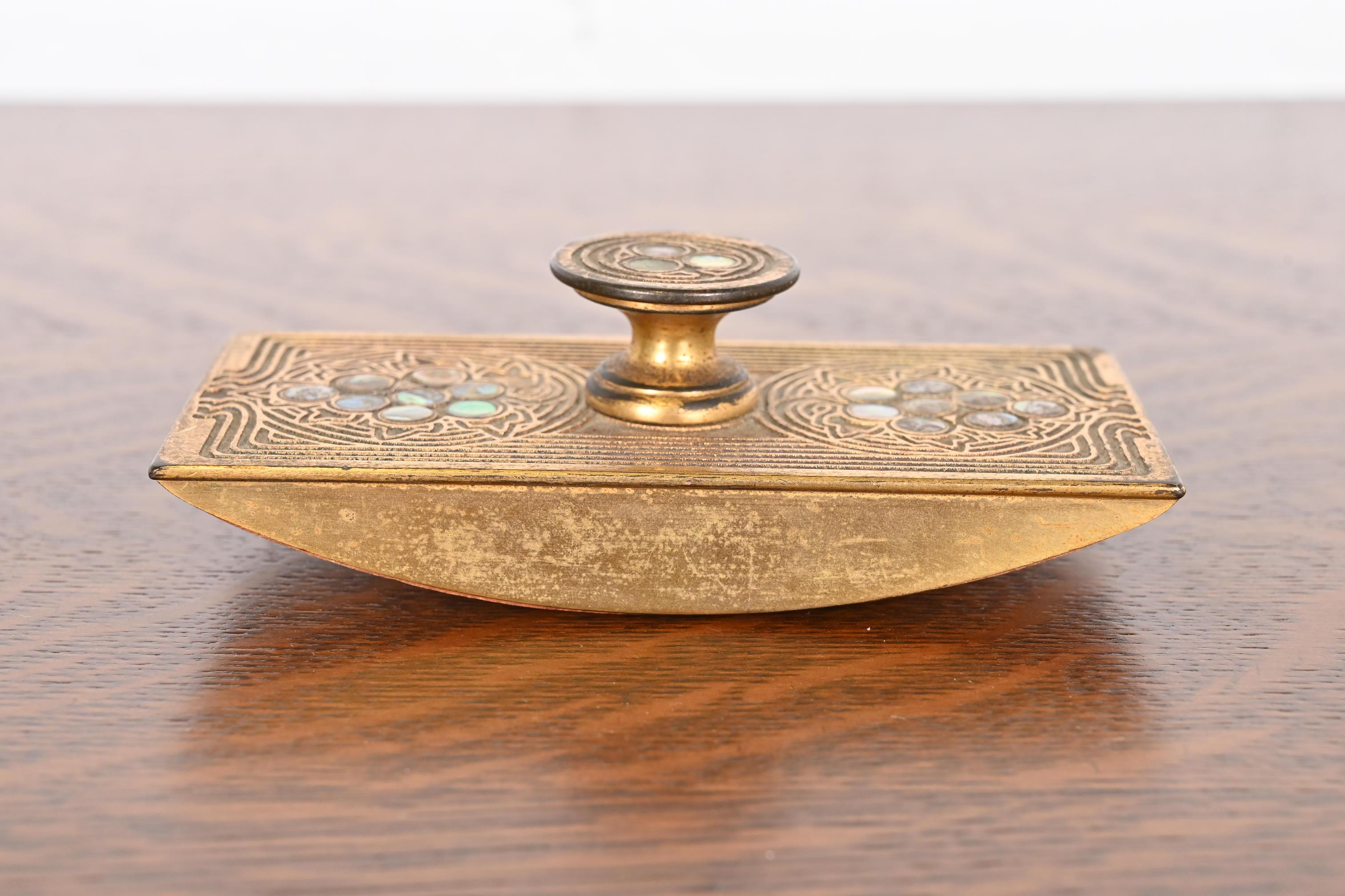 Art Déco Studio A di New York in bronzo doré e abalone, cestino a dondolo in vendita
