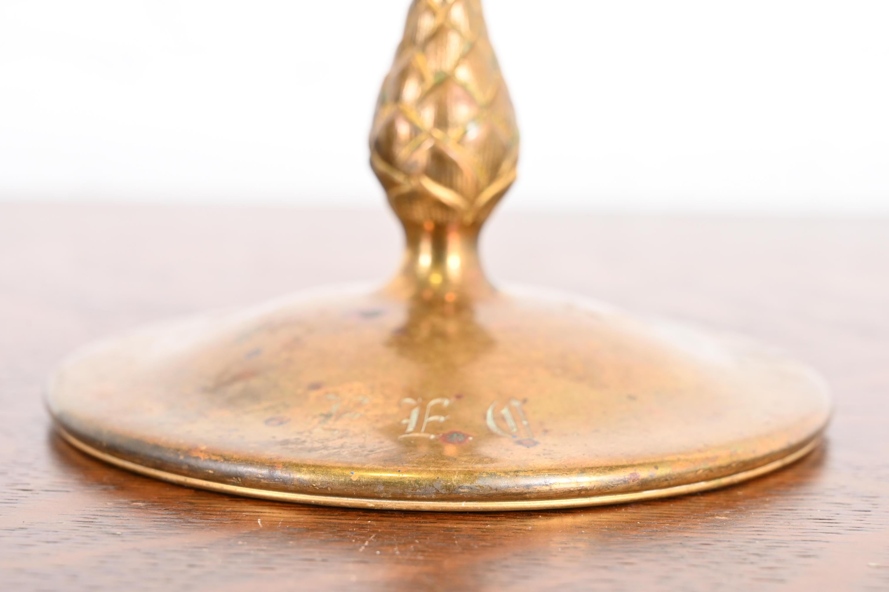 XX secolo Tiffany Studios New York Bronzo Doré a forma di carciofo Portavaso o Candeliere in vendita