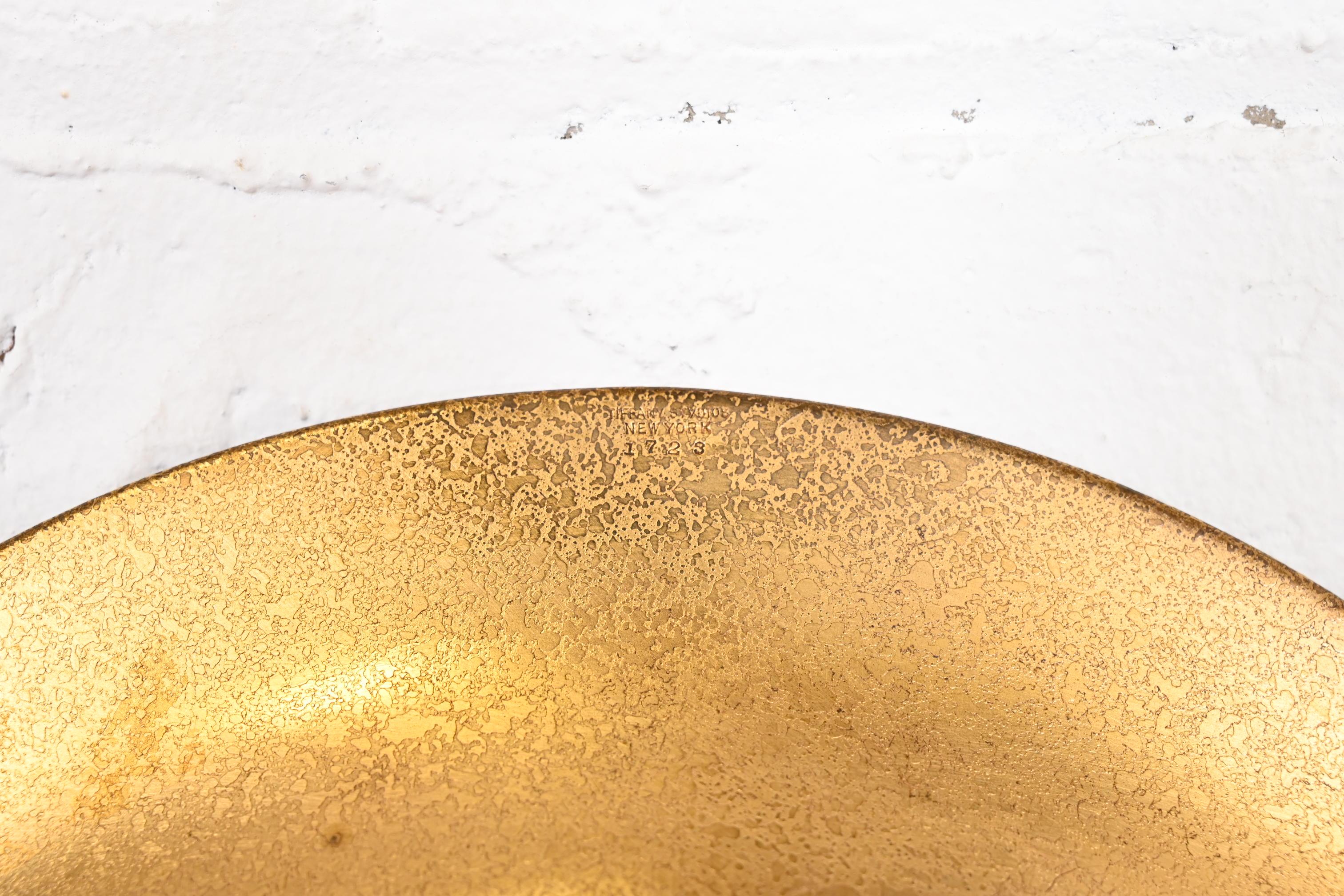 Tiffany Studios New York Bronze Doré Bowl With Abalone Inlay (bol en bronze avec incrustation d'ormeaux) en vente 4