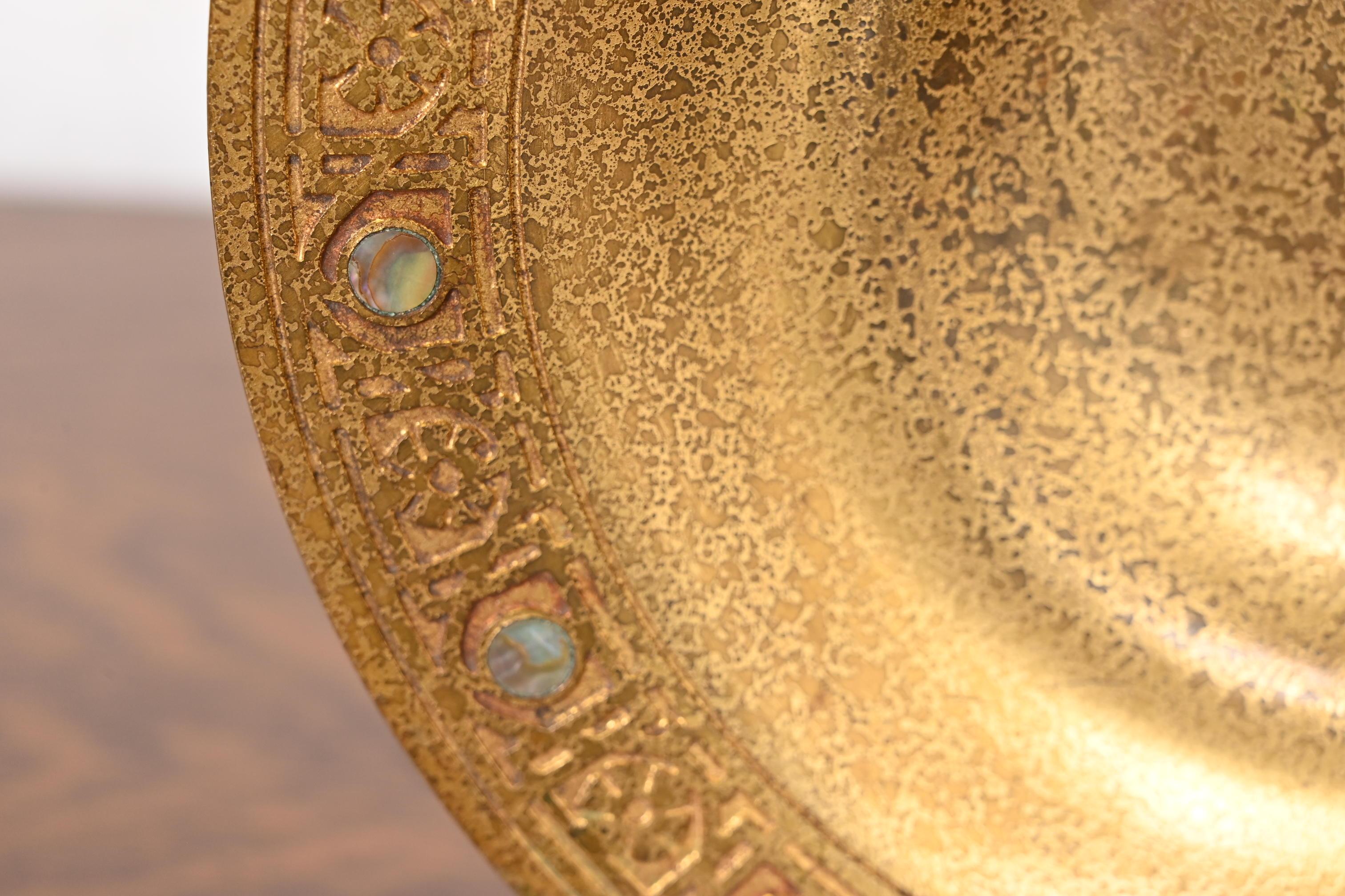 Tiffany Studios New York Bronze Doré Bowl With Abalone Inlay (bol en bronze avec incrustation d'ormeaux) en vente 2