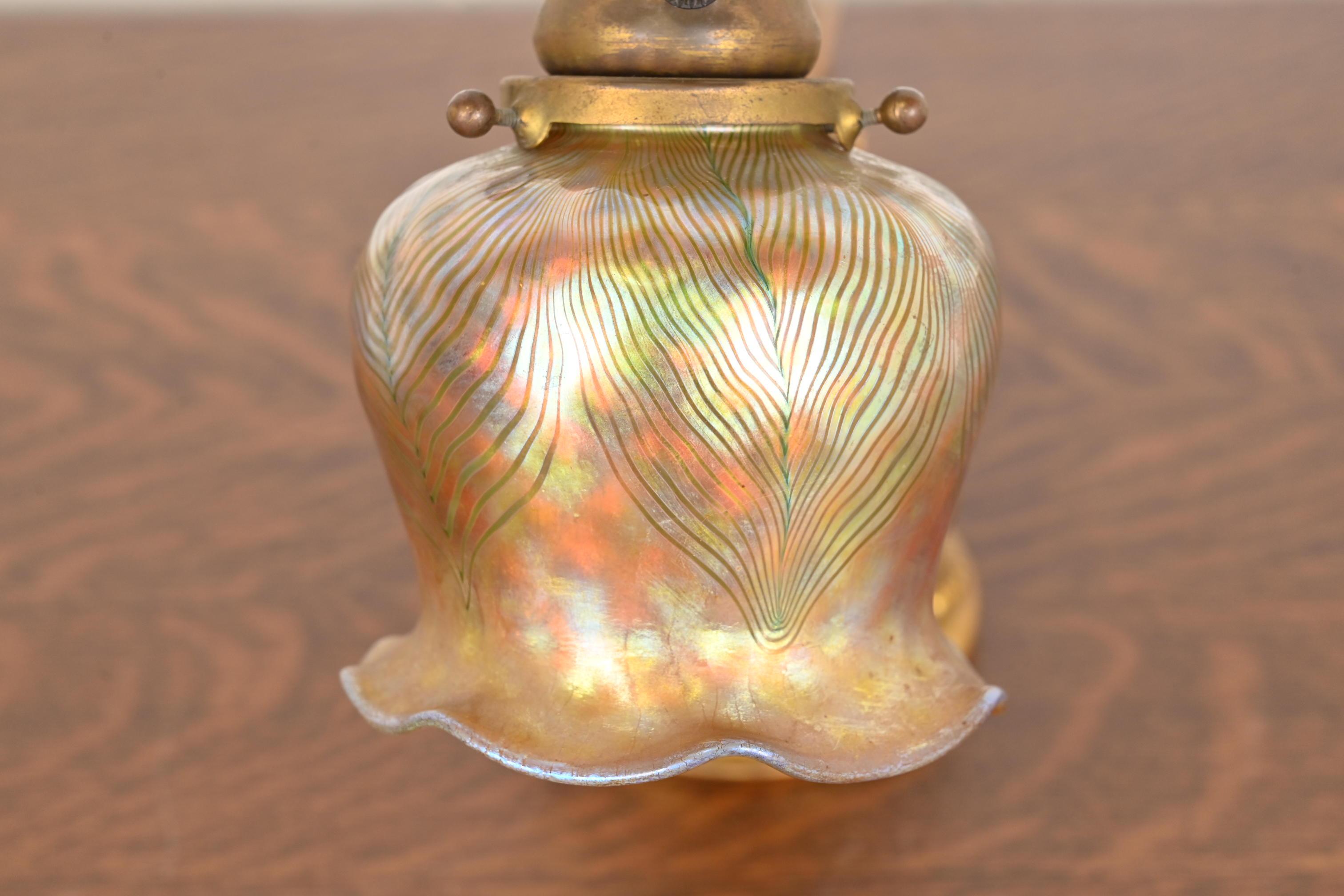 Tiffany Studios New York Bronze Doré Counterbalance Desk Lamp In Good Condition For Sale In South Bend, IN