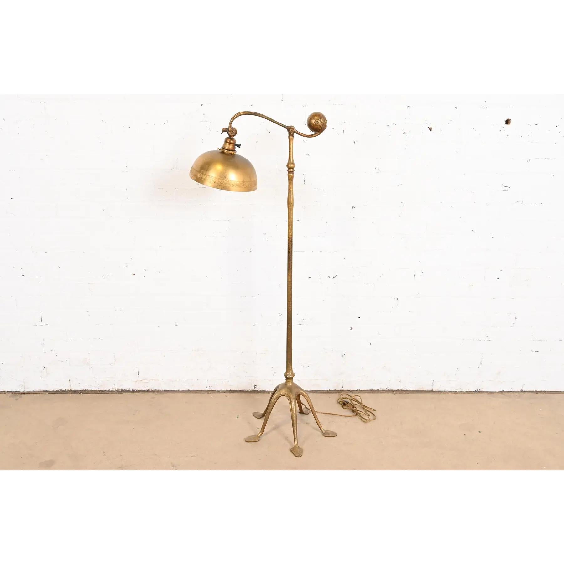 Américain Lampadaire à contrepoids en bronze Doré de Tiffany Studios New York, Circa 1910 en vente