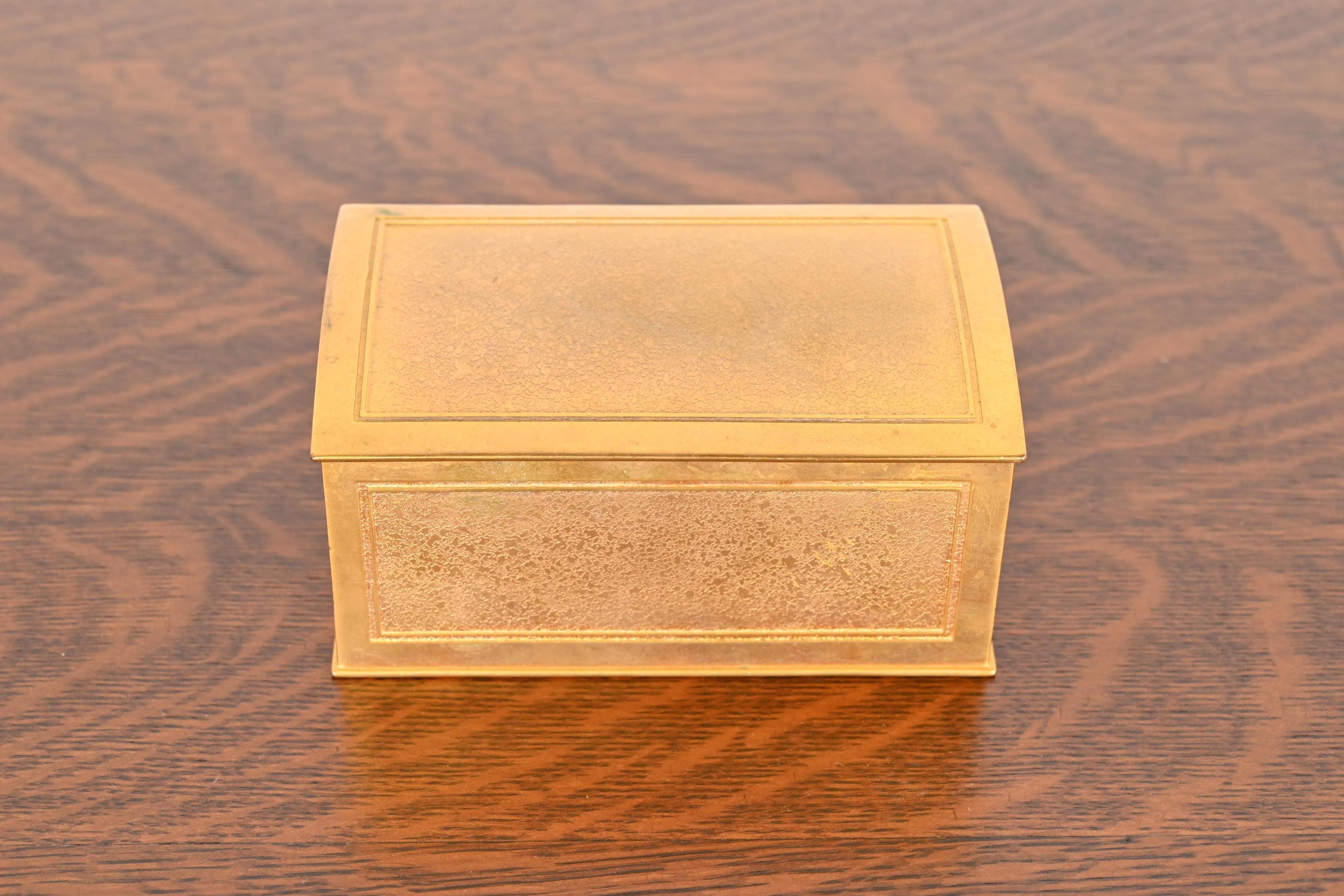 A gorgeous antique Arts & Crafts or Art Deco period gilt bronze desk box or humidor

By Tiffany Studios (signed to the underside)

New York, USA, Early 20th Century

Measures: 6