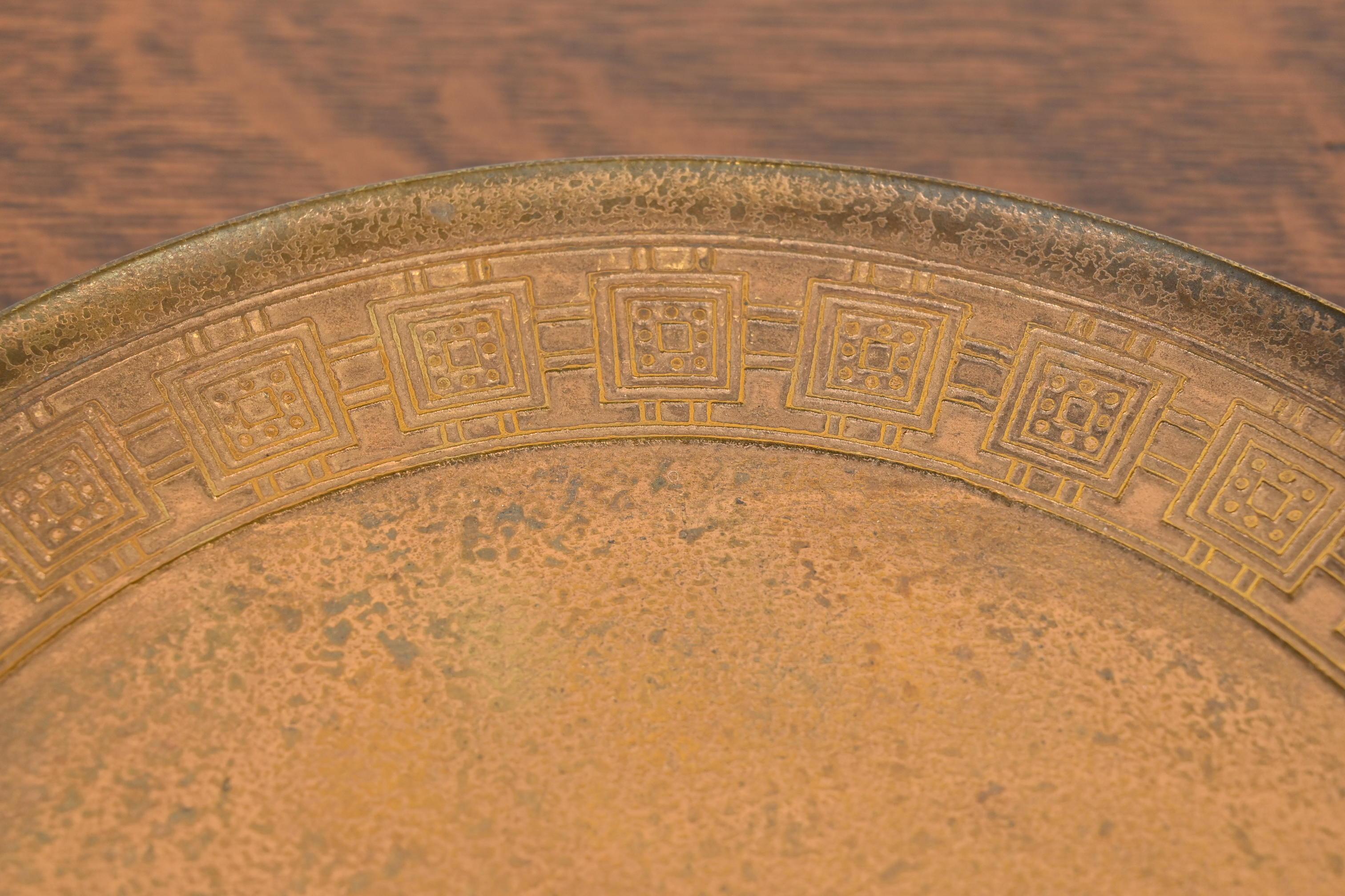 20ième siècle Tiffany Studios New York Bronze Doré Footed Plate (assiette à pied) en vente
