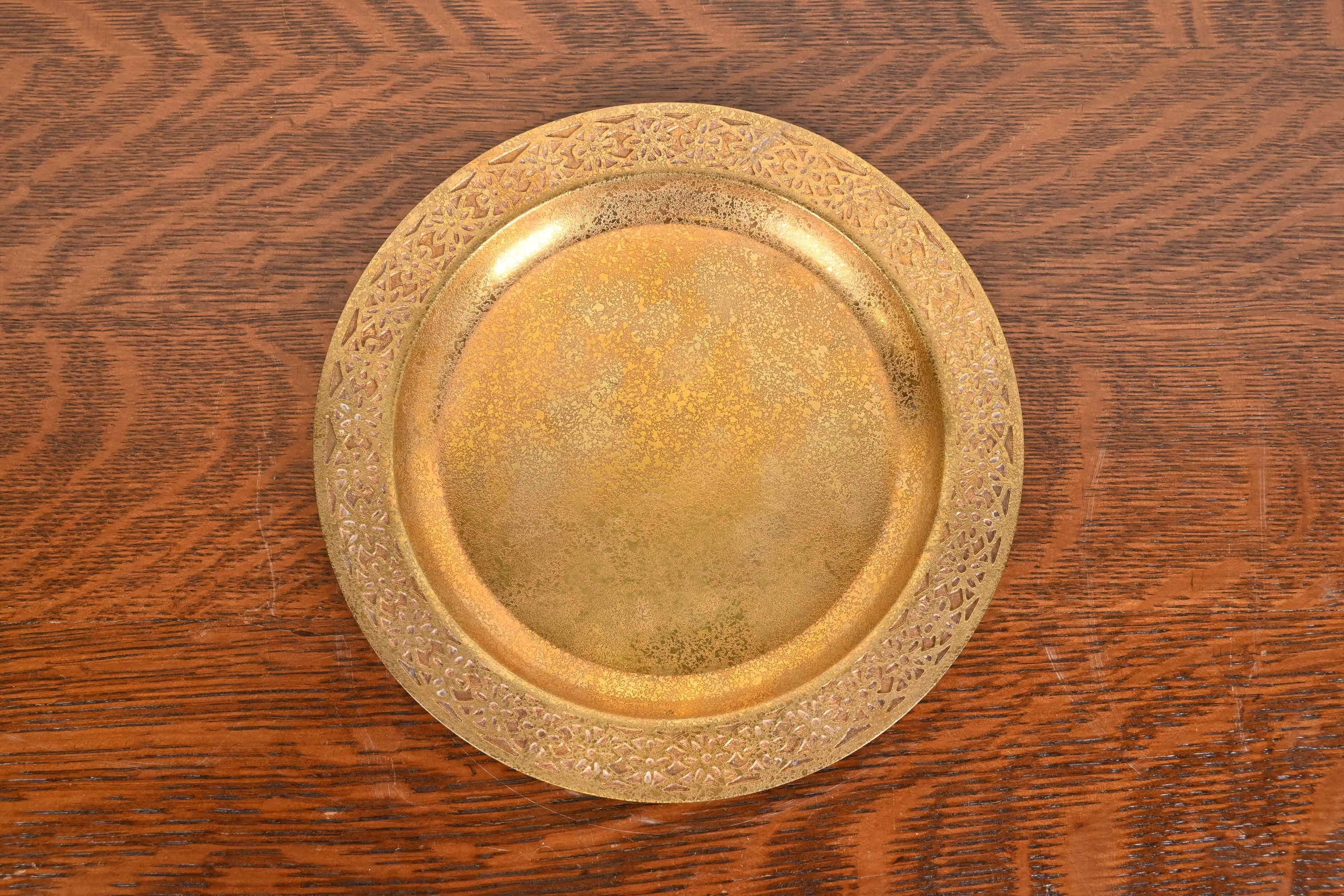 Tiffany Studios New York Bronze Doré Teller oder Ladegerät (Arts and Crafts) im Angebot