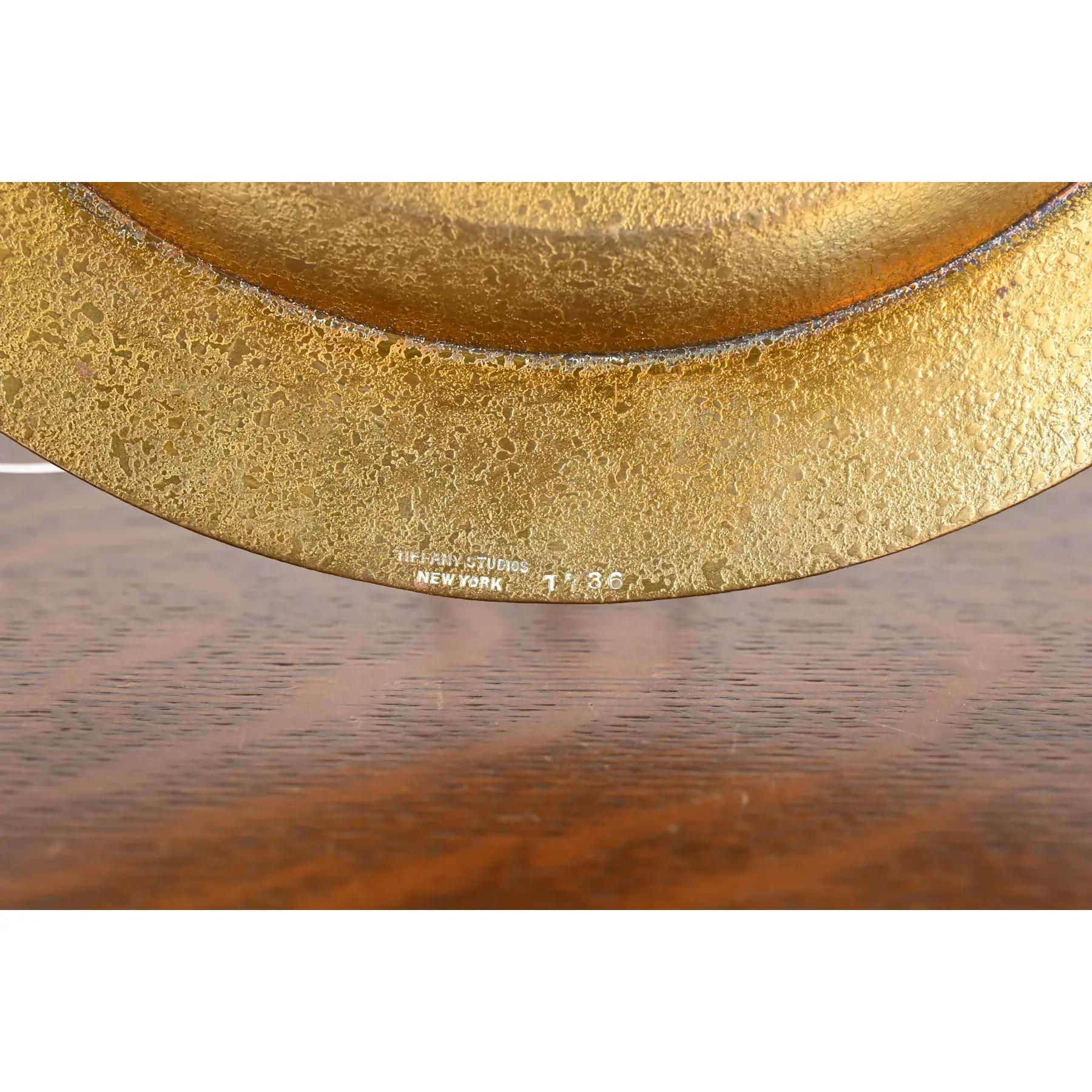 Plato o Cargador Doré de Bronce de los Estudios Tiffany de Nueva York en Bueno estado para la venta en South Bend, IN