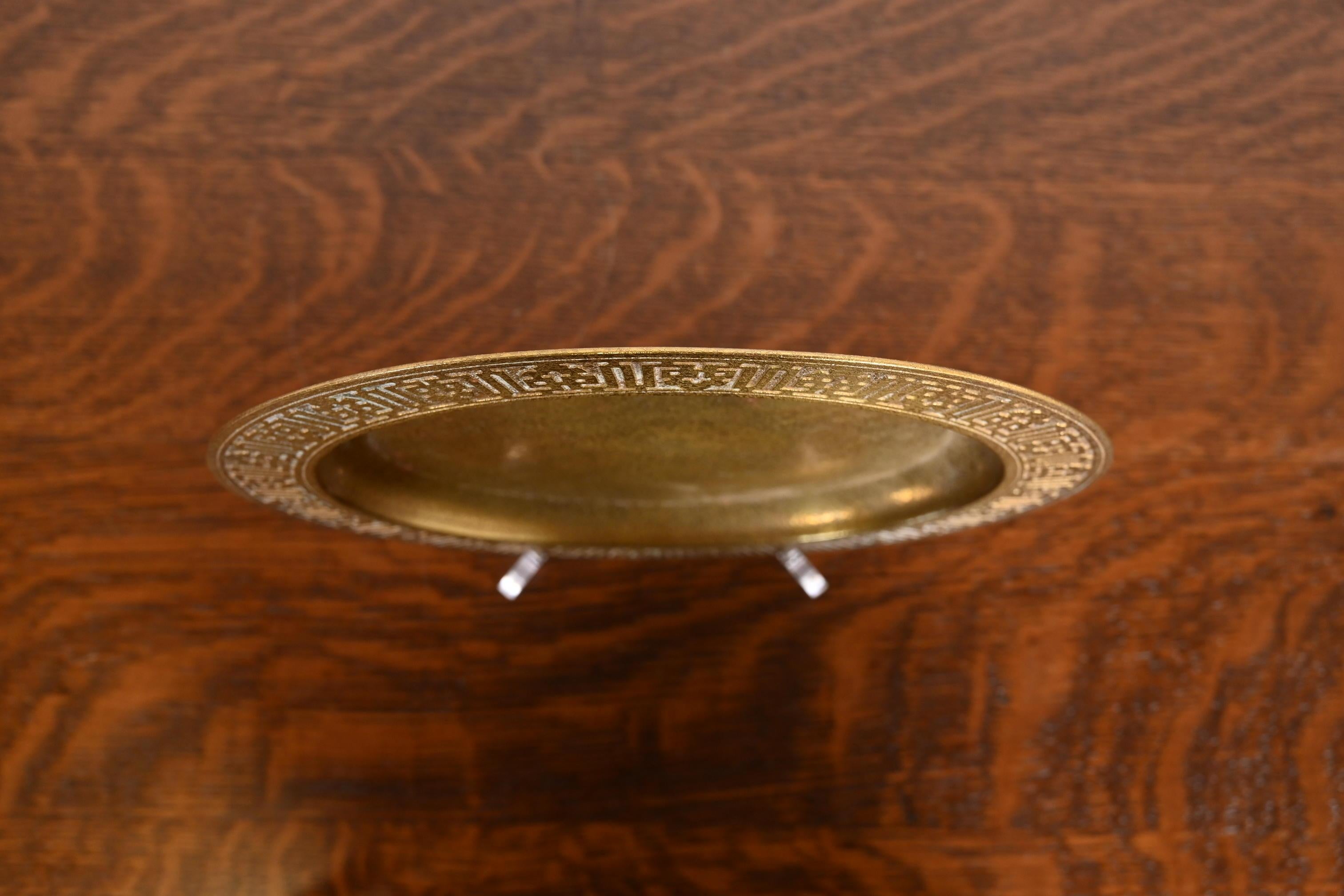 Tiffany Studios New York Bronze Doré Teller oder Ladegerät (20. Jahrhundert) im Angebot