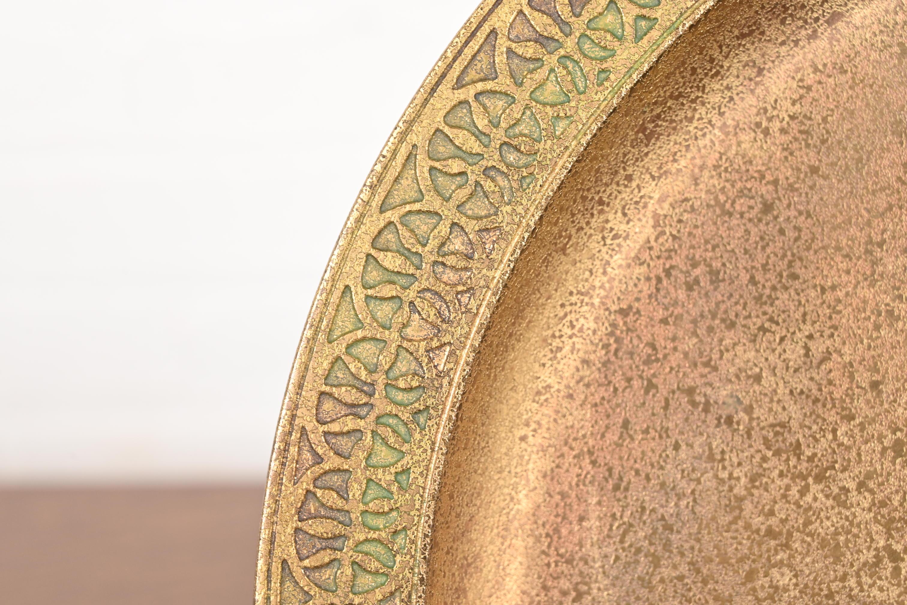 Tiffany Studios New York Bronze Doré Teller oder Ladegerät (20. Jahrhundert) im Angebot