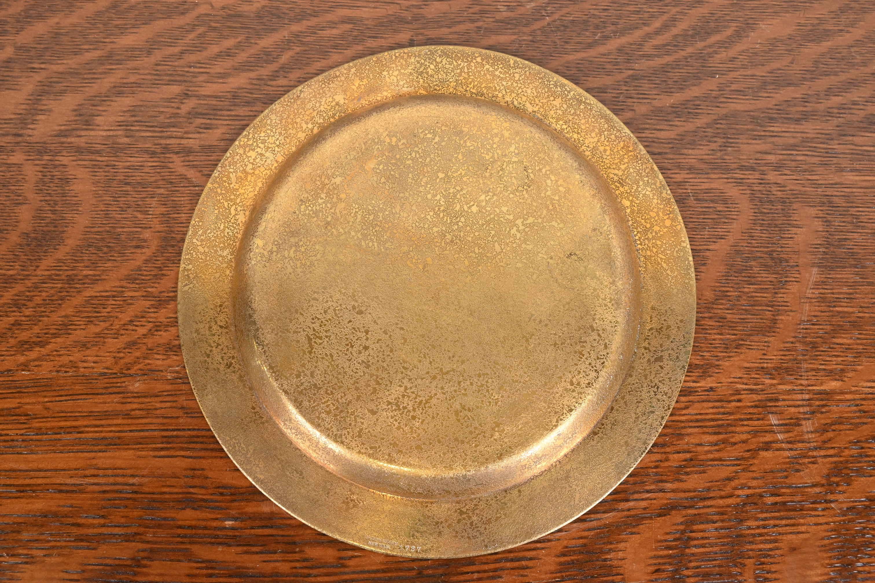 Tiffany Studios New York Bronze Doré Teller oder Ladegerät (20. Jahrhundert) im Angebot