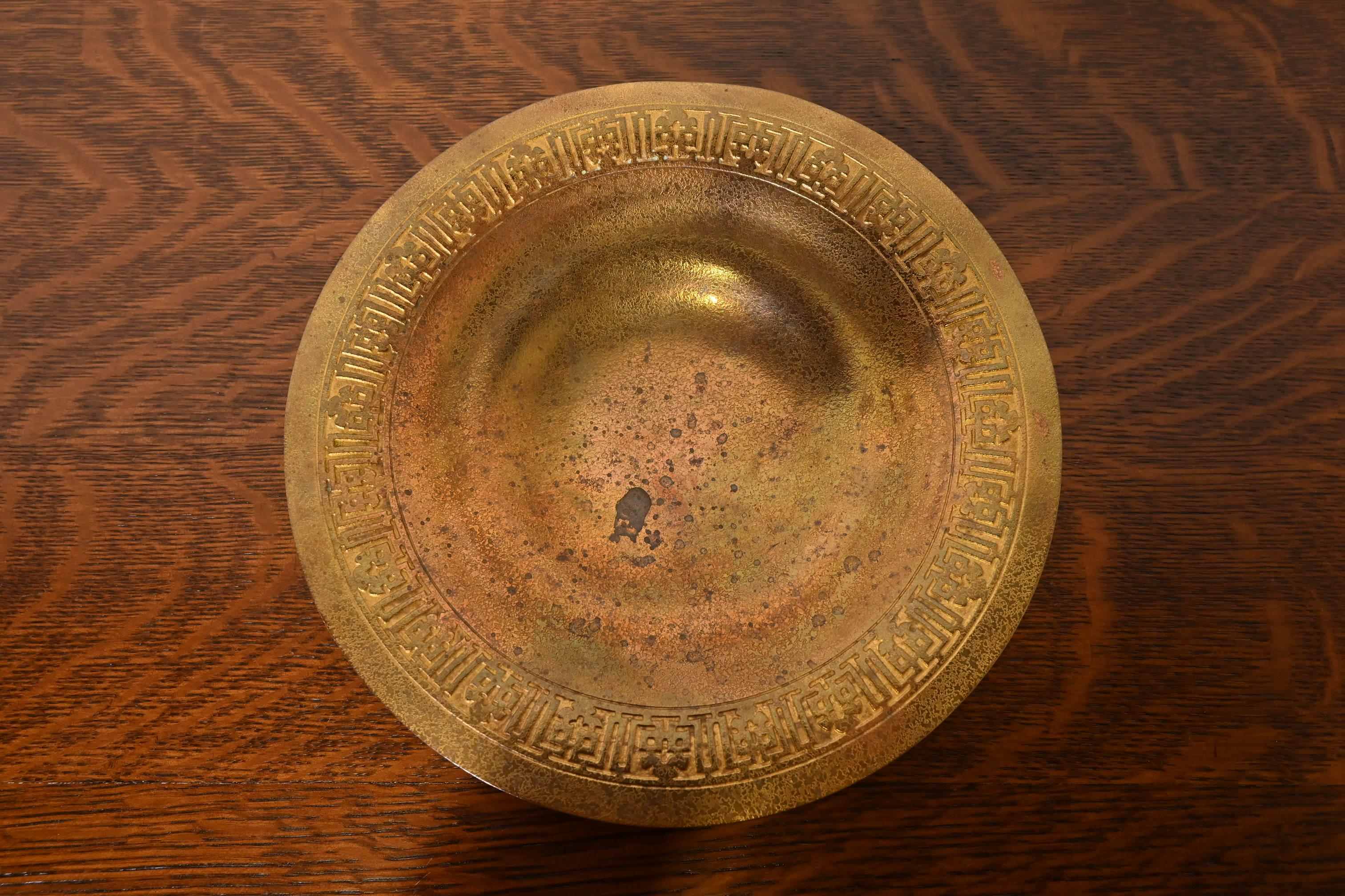 Tiffany Studios New York Bronze Doré Teller oder flache Schale im Zustand „Gut“ im Angebot in South Bend, IN