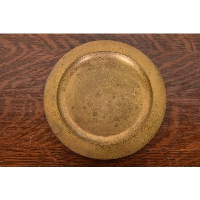 A gorgeous Arts & Crafts or Art Deco period gilt bronze plate or tray

By Tiffany Studios (signed to the underside)

New York, USA, Early 20th Century

Measures: 9