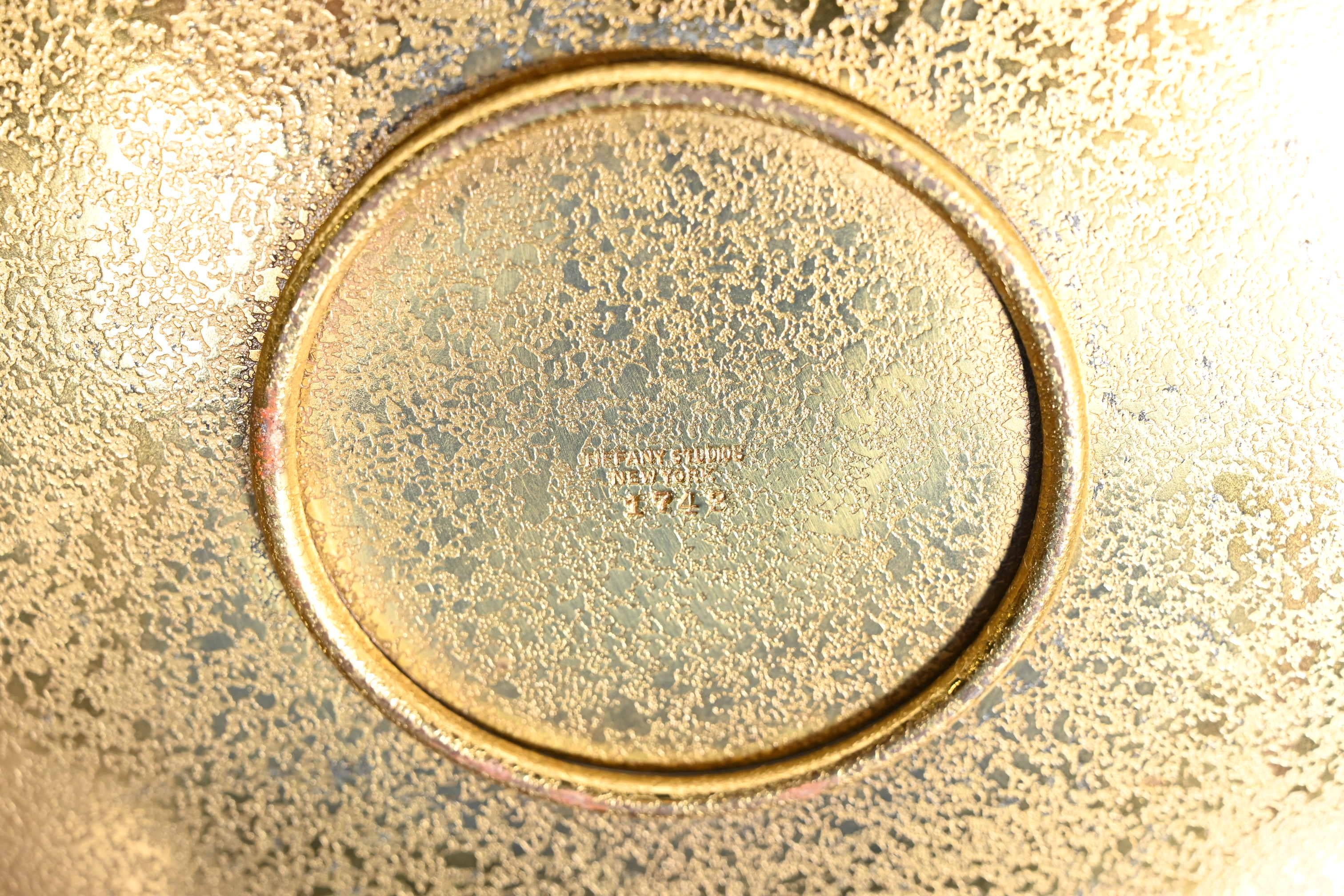 Tiffany Studios New York Plaque en bronze doré avec design en forme de clé grecque en vente 3