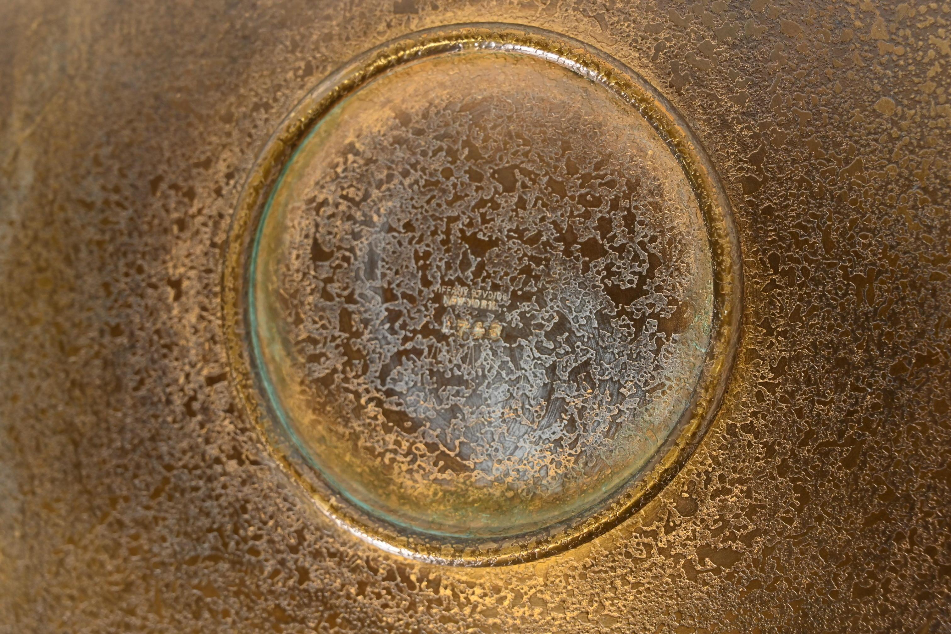 Tiffany Studios New York Bronze Doré Teller mit griechischen Schlüssel Motiv im Angebot 4