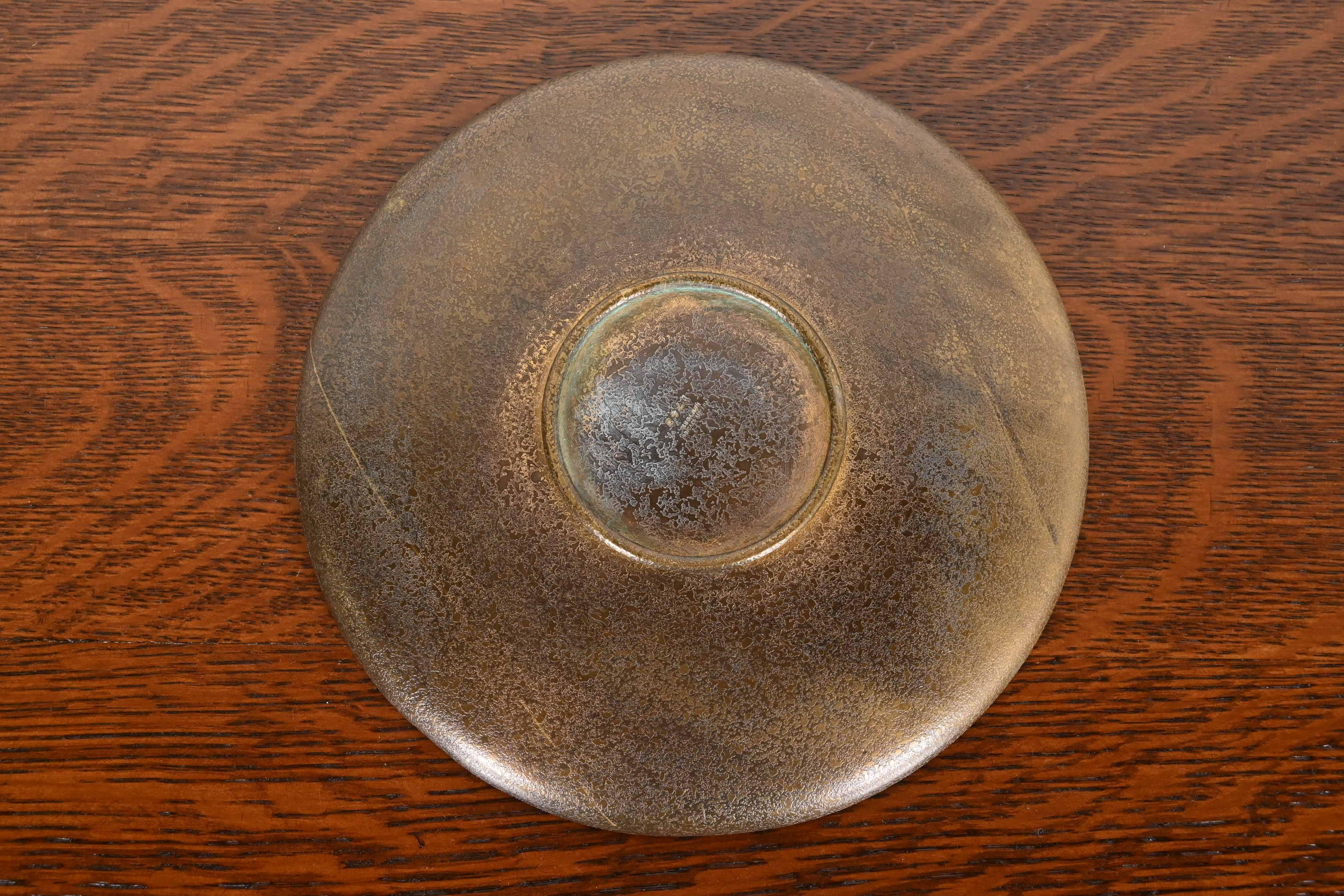 Tiffany Studios New York Bronze Doré Teller mit griechischen Schlüssel Motiv im Angebot 6