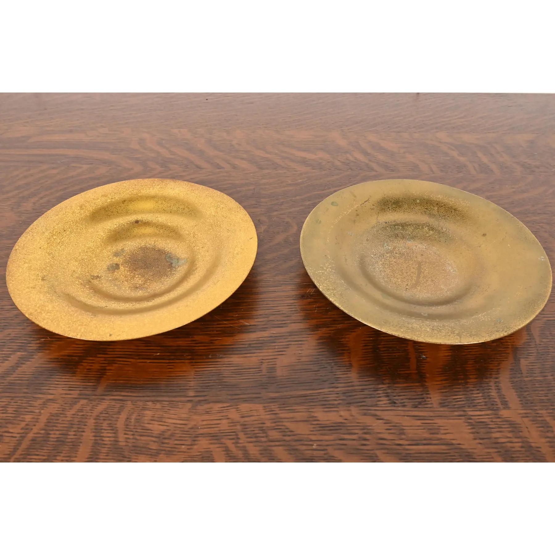 Tiffany Studios New York Bronze Doré-Teller oder flache Schalen, Paar (Arts and Crafts) im Angebot