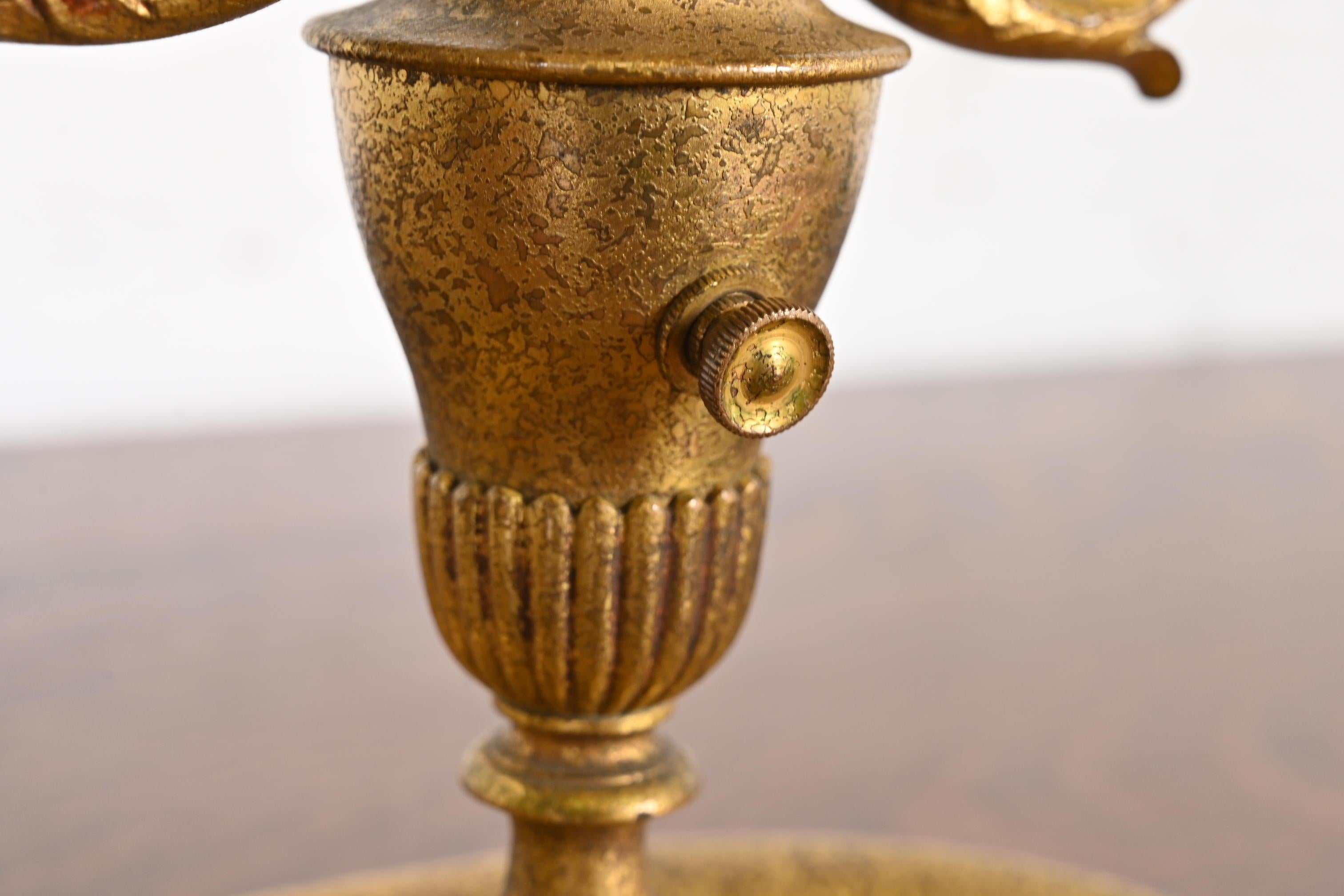Lampe de table à deux lumières Tiffany Studios New York Bronze Doré, Circa 1910 en vente 3