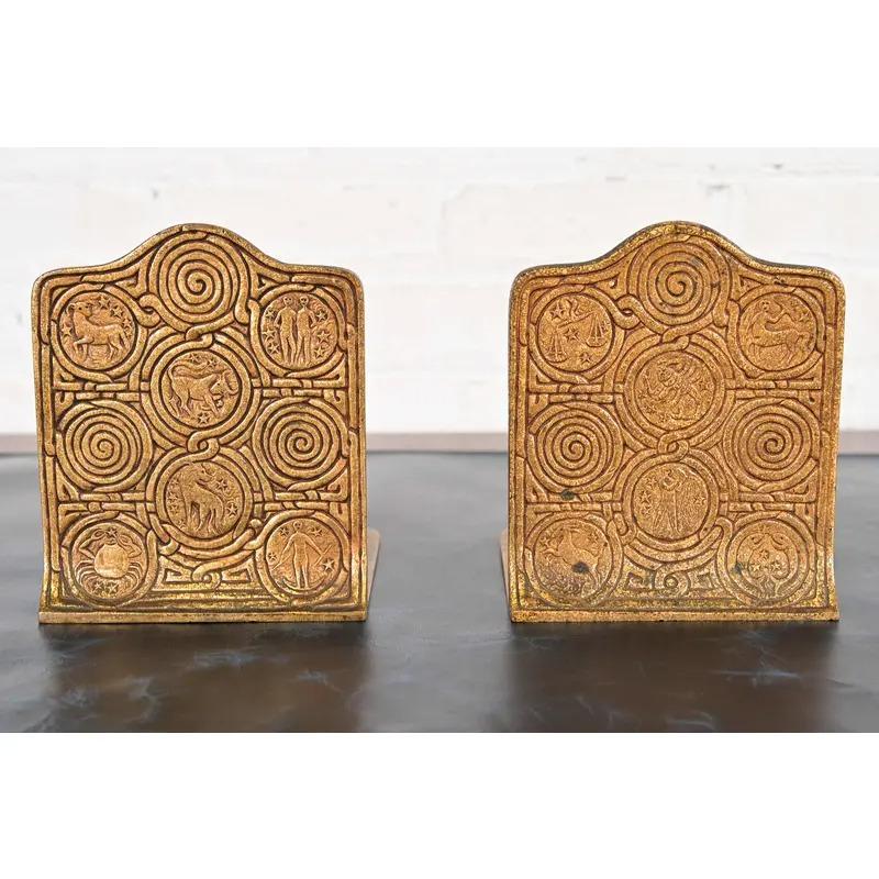 Tiffany Studios New York Bronze Doré Zodiac Bookends, Circa 1910 (Arts and Crafts) im Angebot
