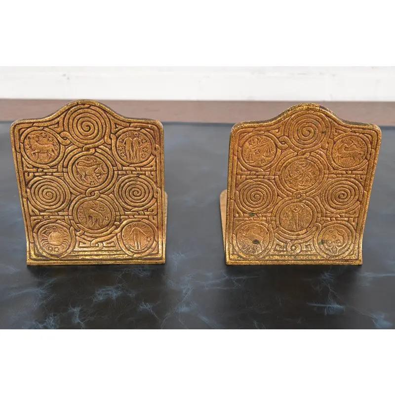 Tiffany Studios New York Bronze Doré Zodiac Bookends, Circa 1910 (amerikanisch) im Angebot