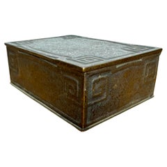 Tiffany Studios Nueva York Caja de baratijas llave griega de bronce