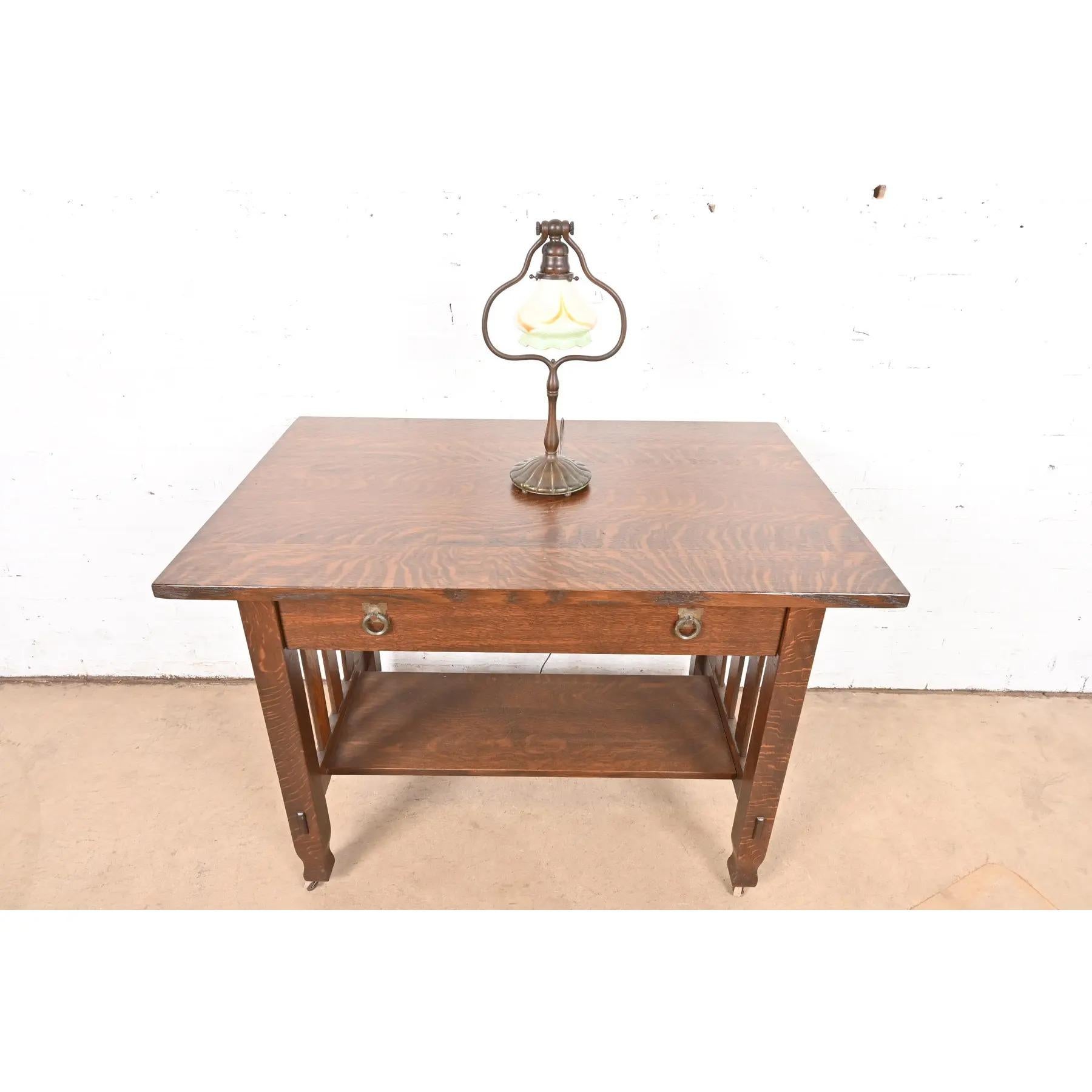 Tiffany Studios New York Bronze Harp Desk Lamp With Favrile Glass Shade (lampe de bureau à harpe en bronze avec abat-jour en verre Favrile) en vente 9