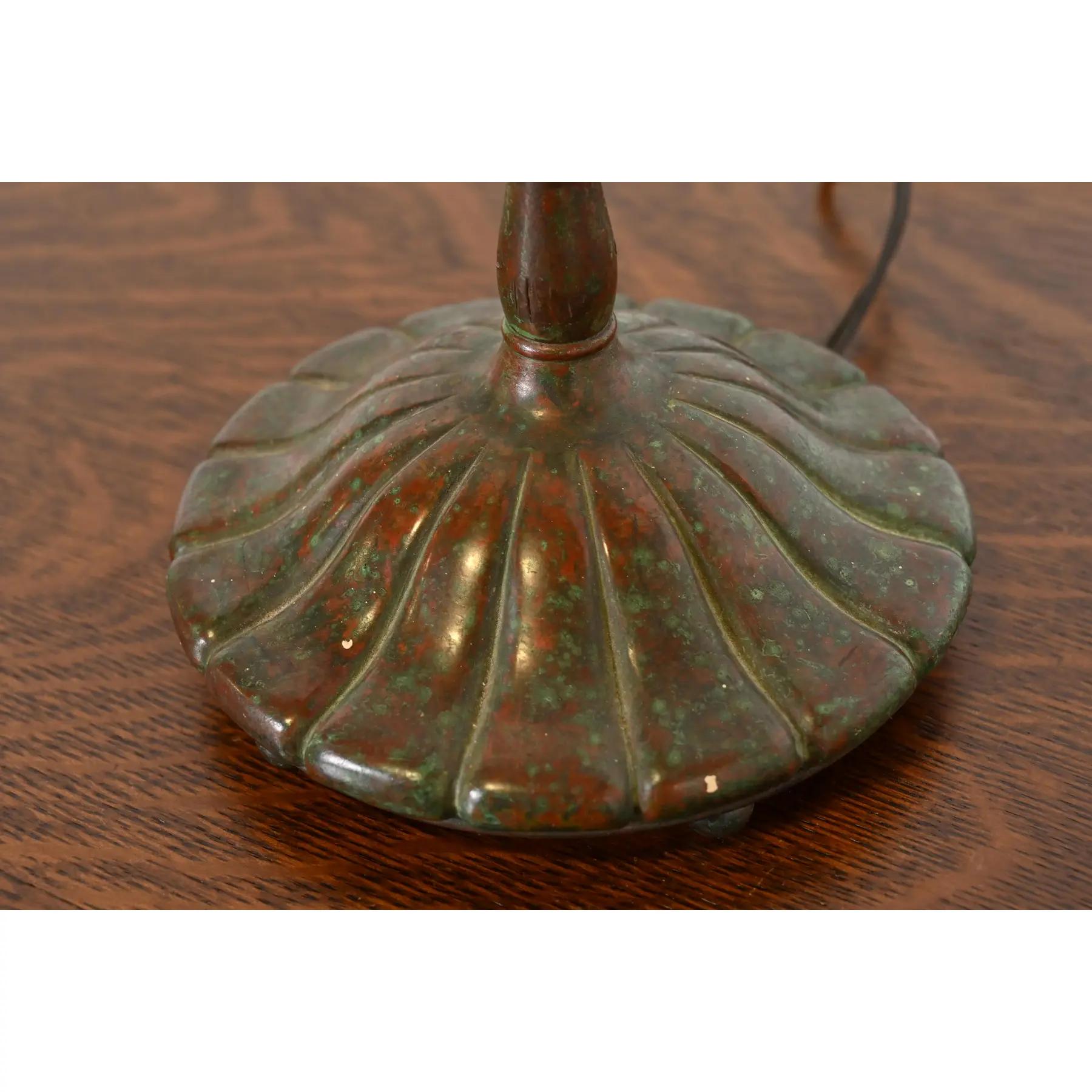 Tiffany Studios New York lampe de bureau Harp Favrile en verre d'art irisé en vente 3