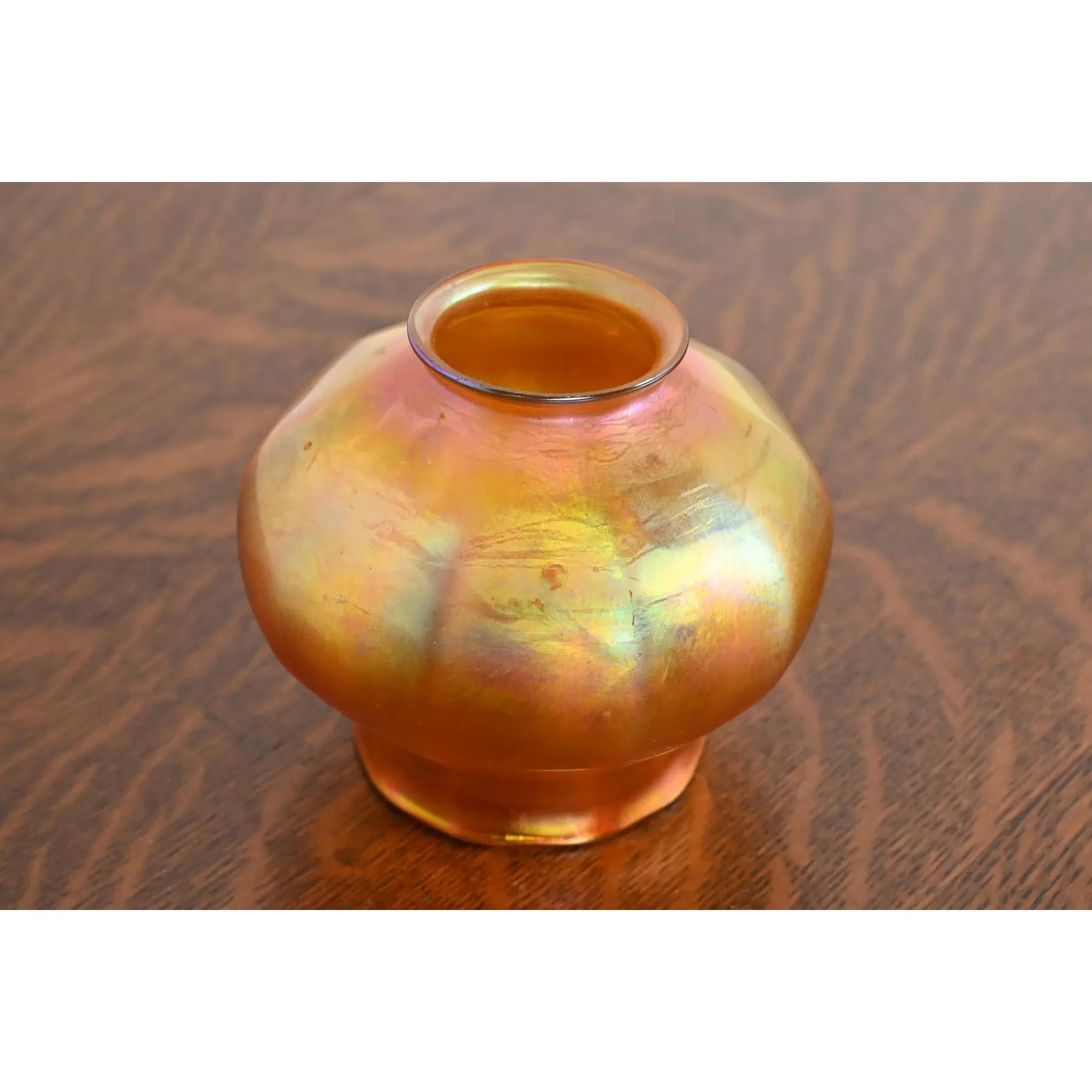Tiffany Studios Nueva York Arpa de Bronce Favrile Iridiscente Lámpara de escritorio de vidrio artístico en venta 3