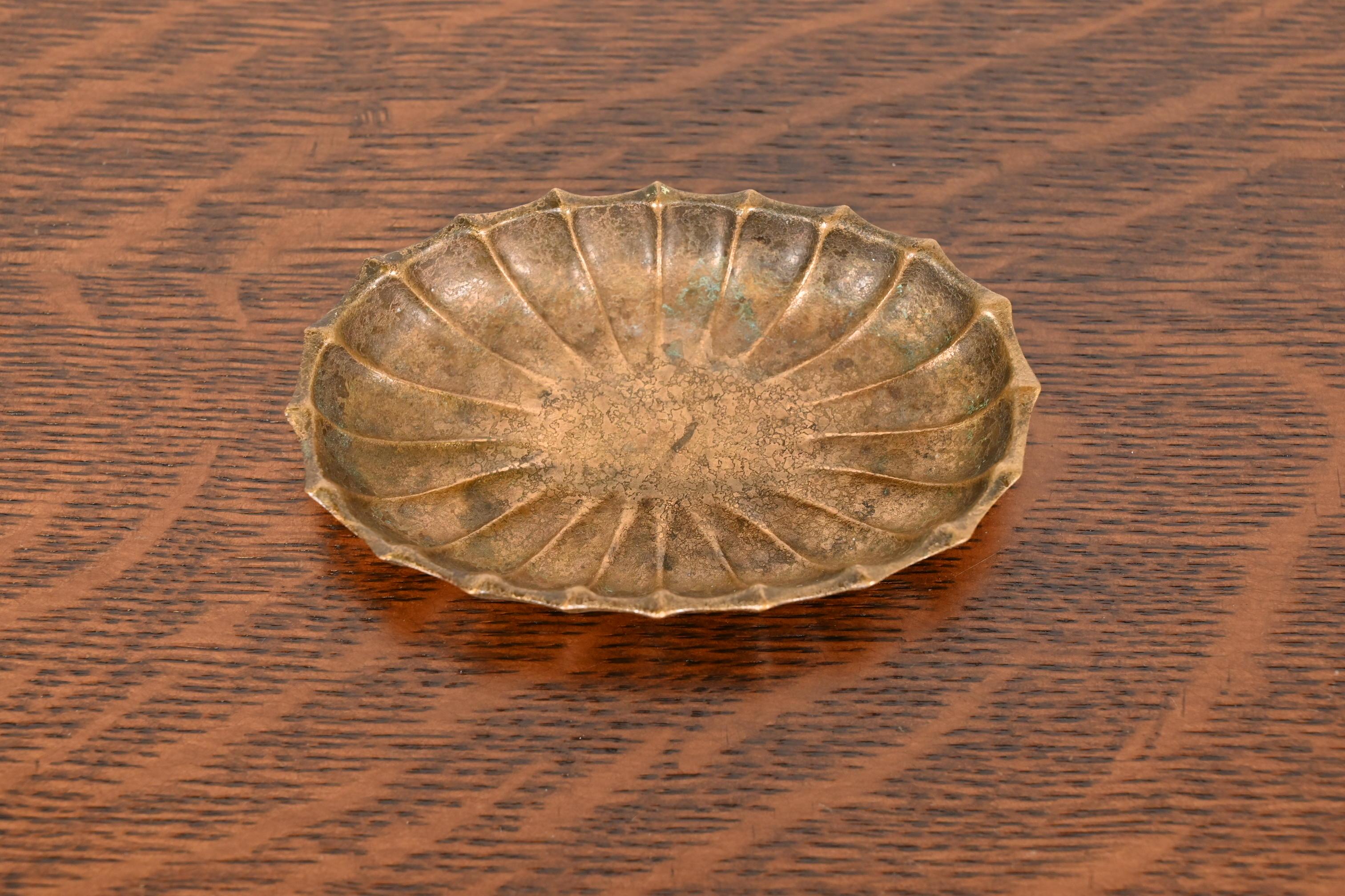 Tiffany Studios New York Plateaux gigognes en bronze, lot de quatre en vente 2