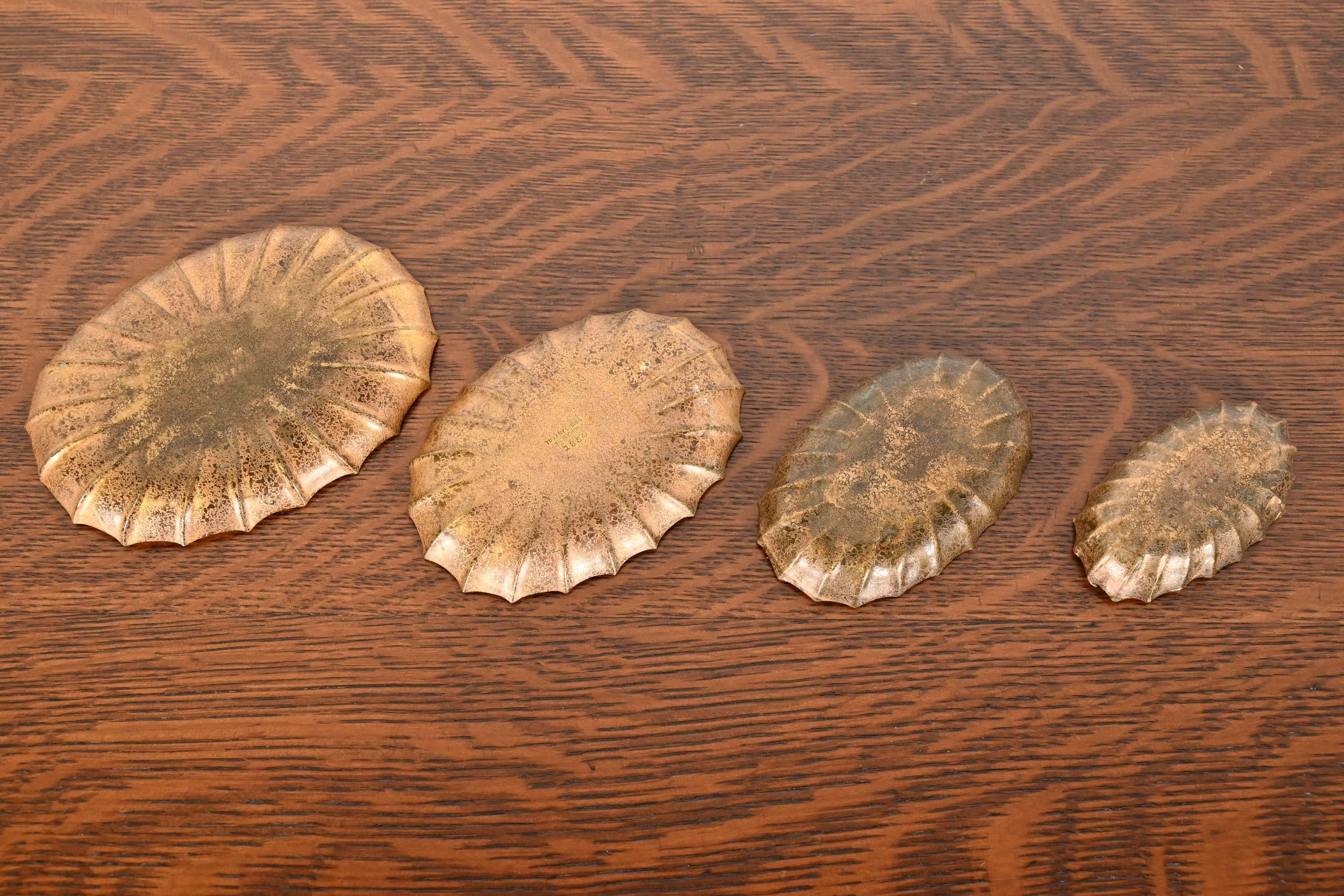 Tiffany Studios New York Plateaux gigognes en bronze, lot de quatre en vente 5