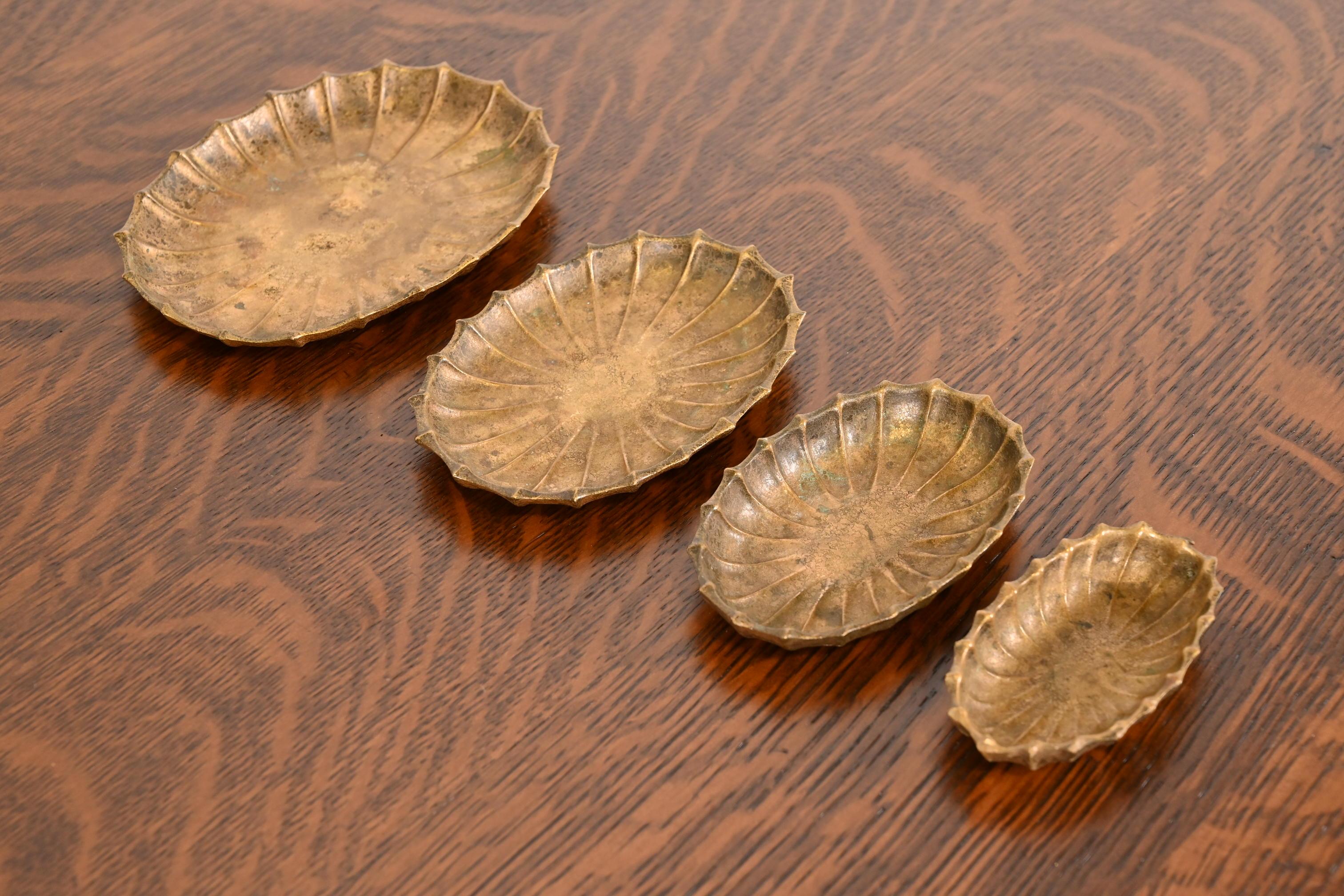 Arts and Crafts Tiffany Studios New York Plateaux gigognes en bronze, lot de quatre en vente