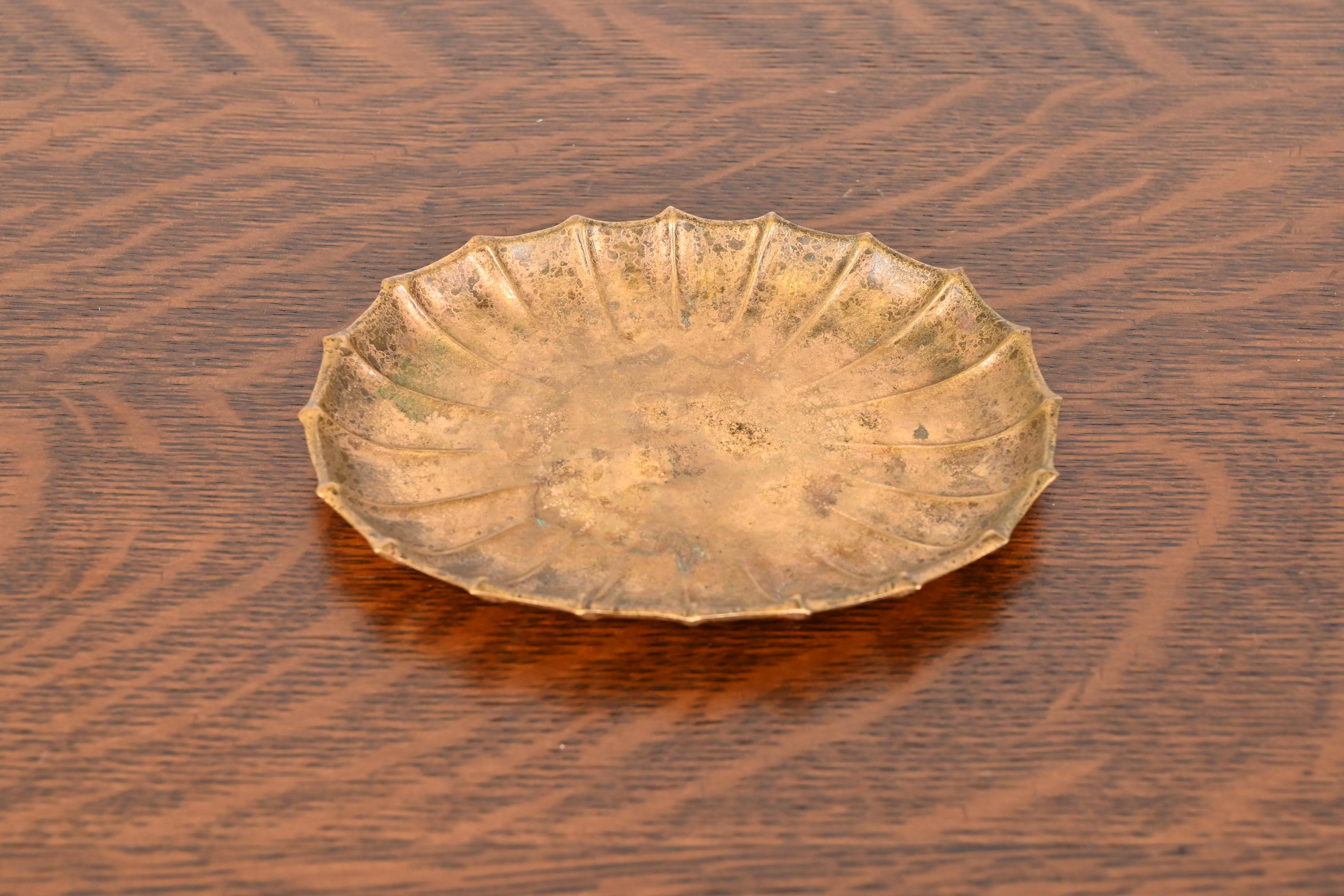 Bronze Tiffany Studios New York Plateaux gigognes en bronze, lot de quatre en vente