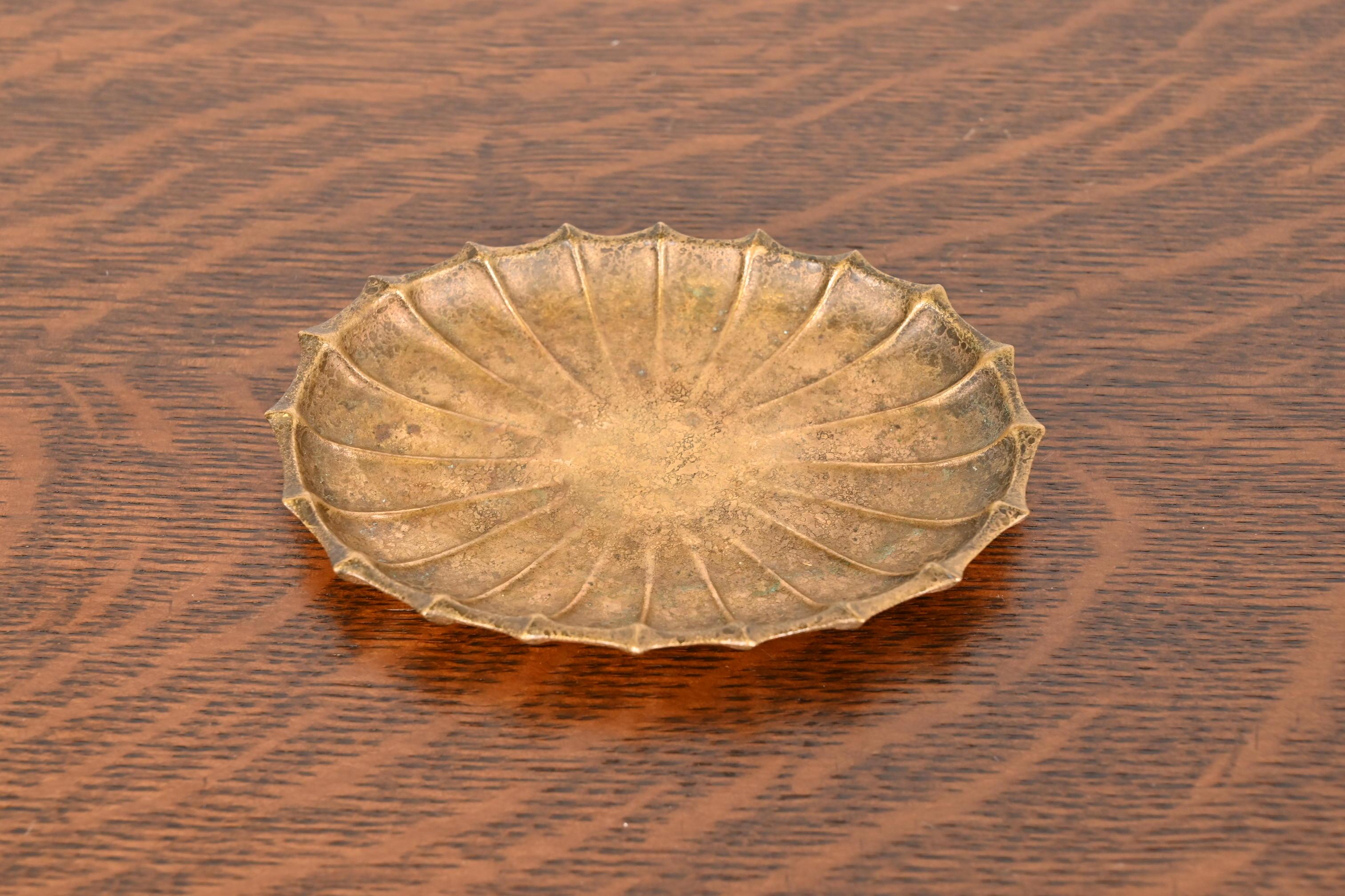 Tiffany Studios New York Plateaux gigognes en bronze, lot de quatre en vente 1