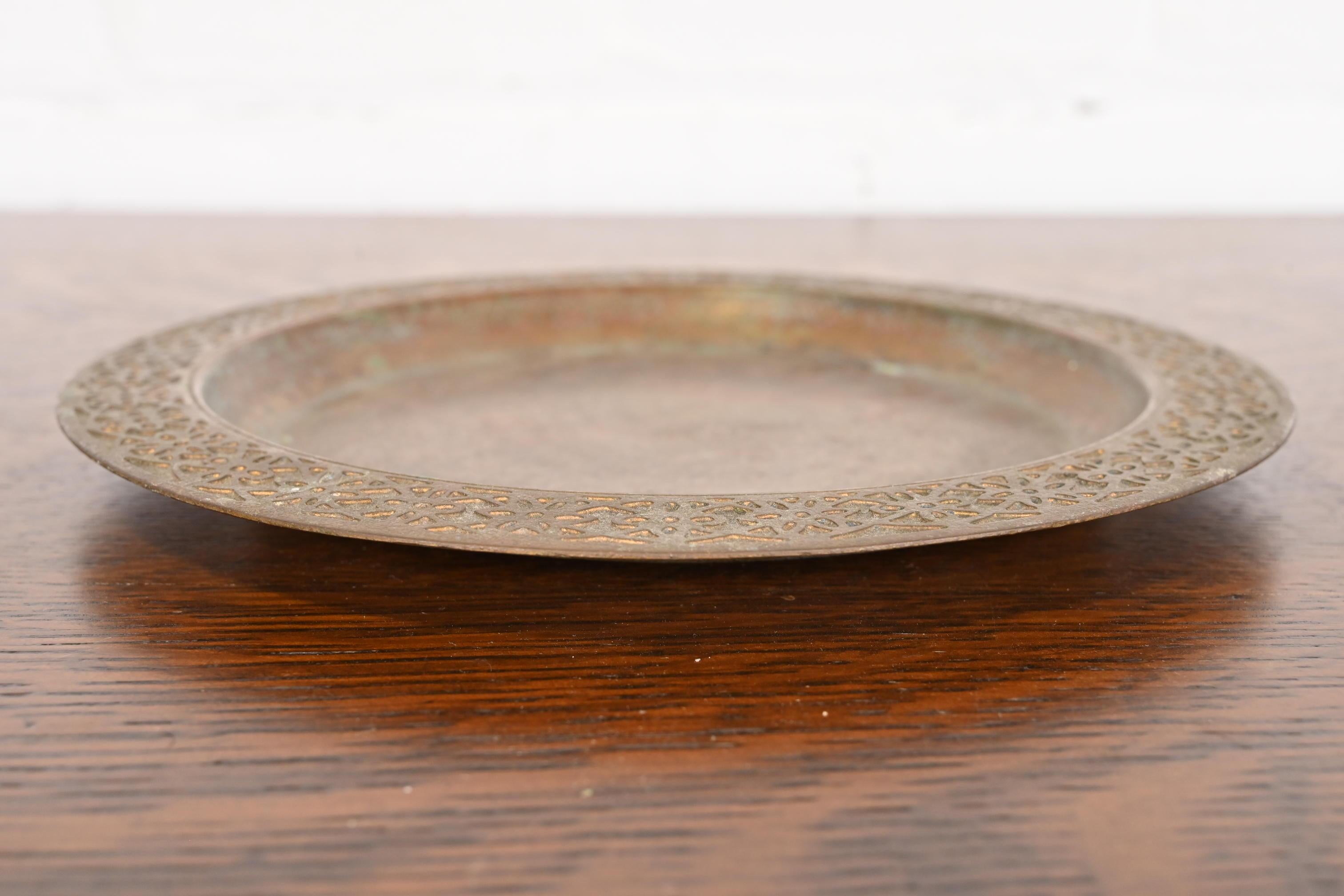 Américain Assiette en bronze Tiffany Studios New York en vente