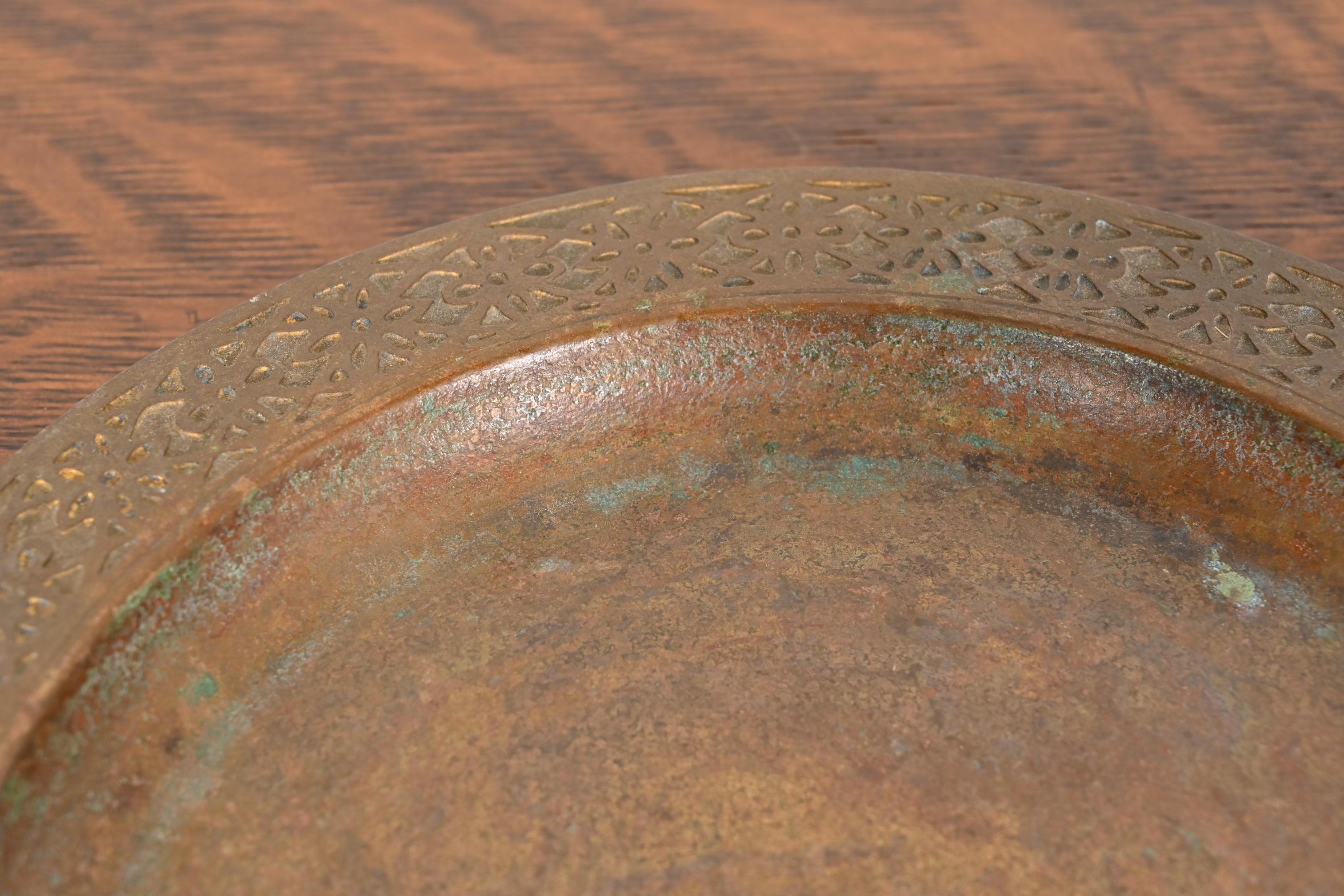 20ième siècle Assiette en bronze Tiffany Studios New York en vente
