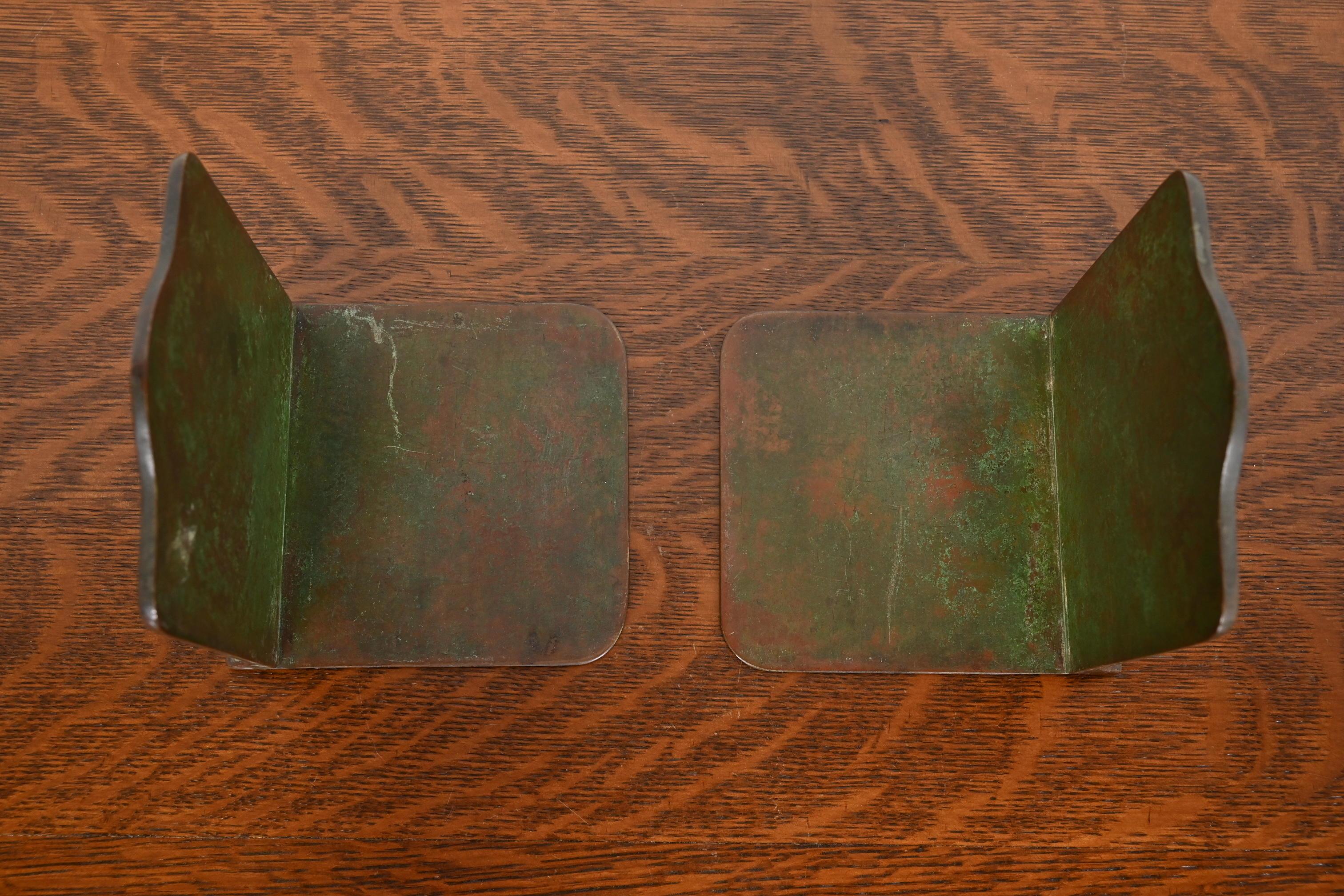 Tiffany Studios New York Bronze Zodiac Buchstützen, CIRCA 1910 im Angebot 2
