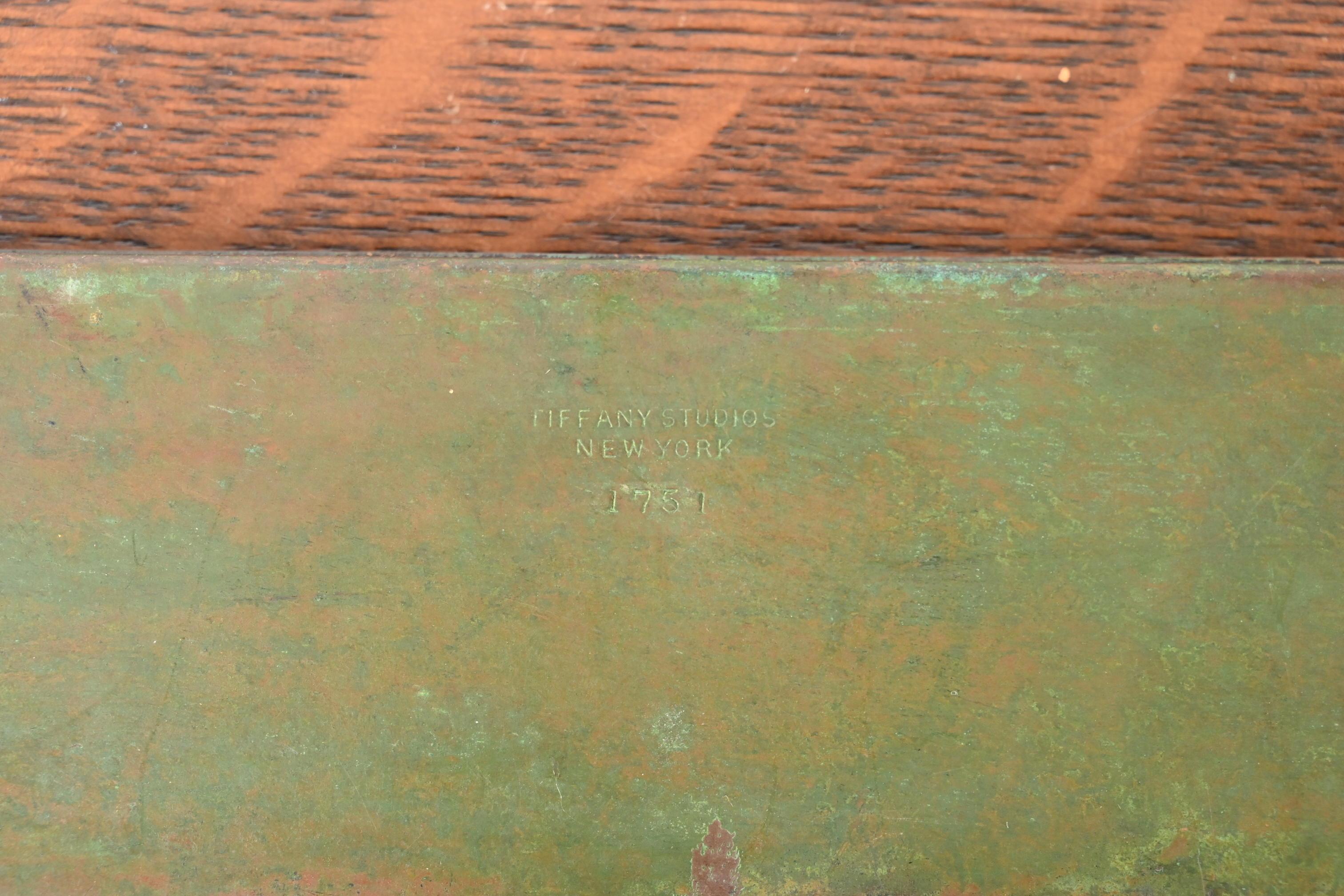 Tiffany Studios New York, modello cinese in bronzo, con pad in pelle in vendita 6