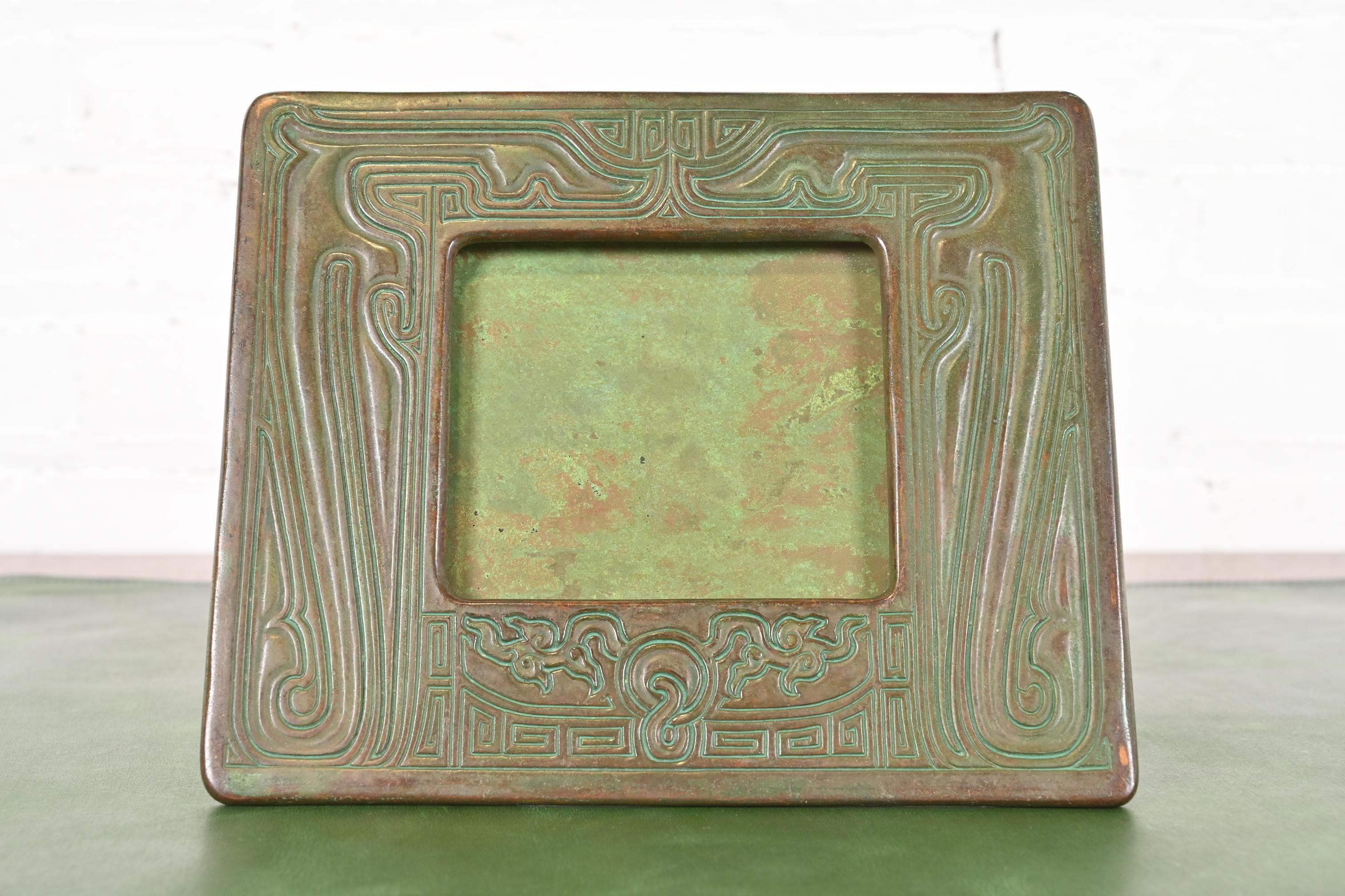Tiffany Studios Nueva York Motivo chino Marco de bronce para calendario o marco de fotos Artes y manualidades en venta