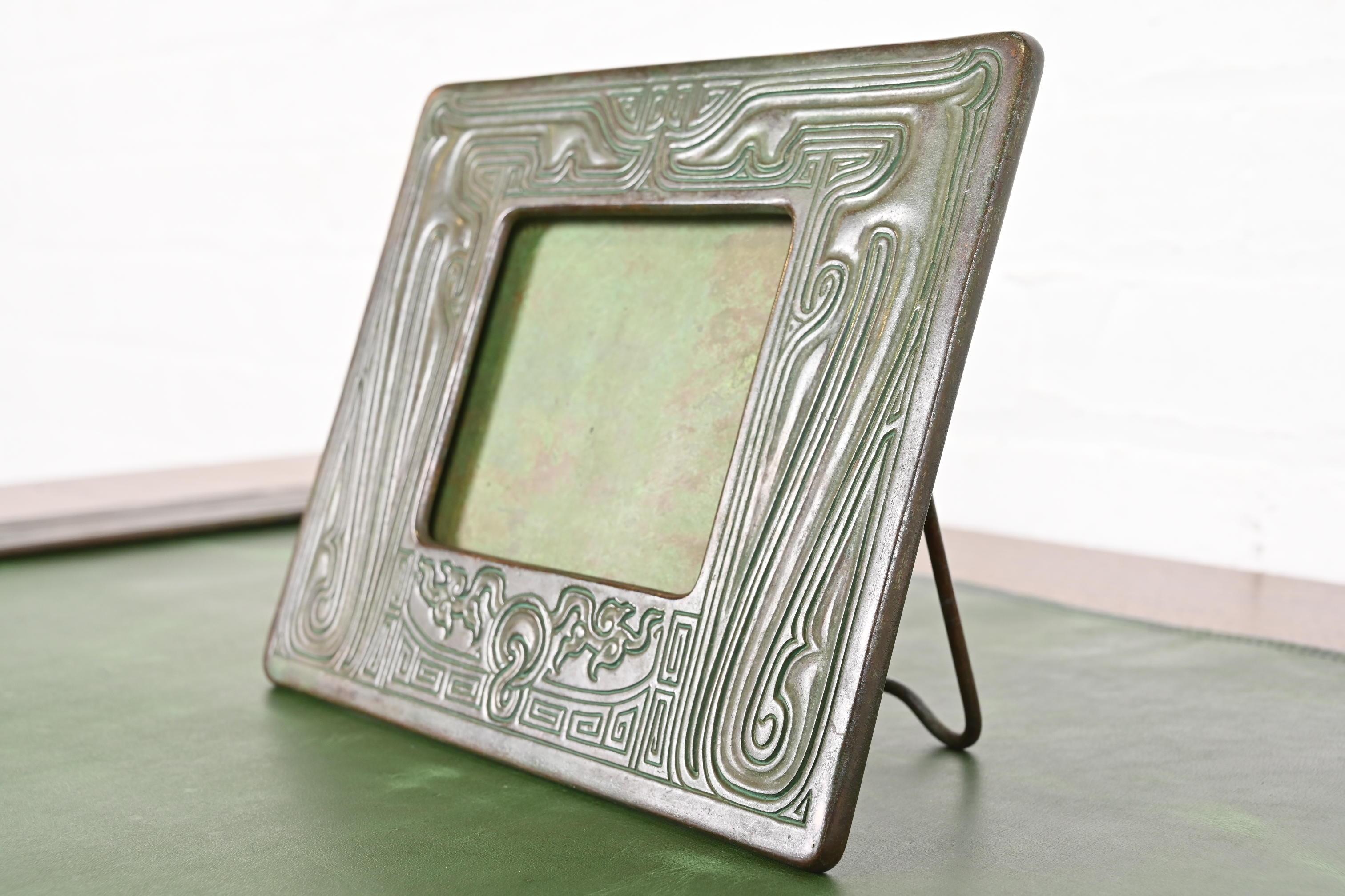 Tiffany Studios Nueva York Motivo chino Marco de bronce para calendario o marco de fotos en Bueno estado para la venta en South Bend, IN