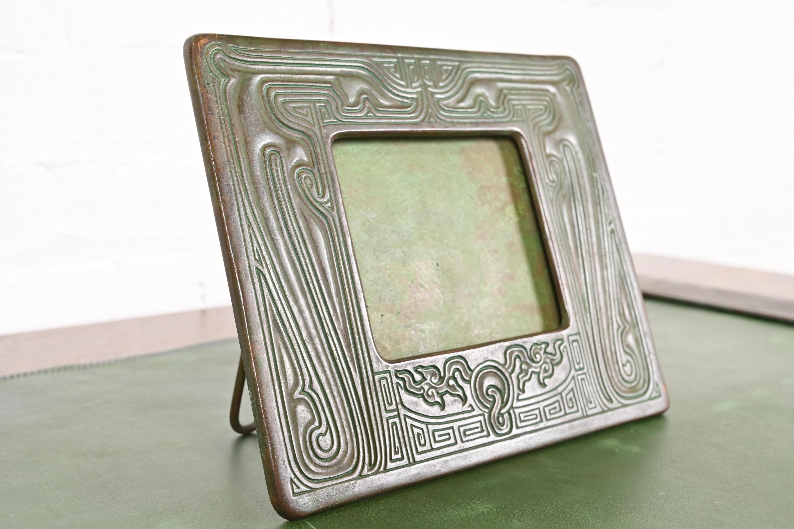 Tiffany Studios Nueva York Motivo chino Marco de bronce para calendario o marco de fotos Bronce en venta