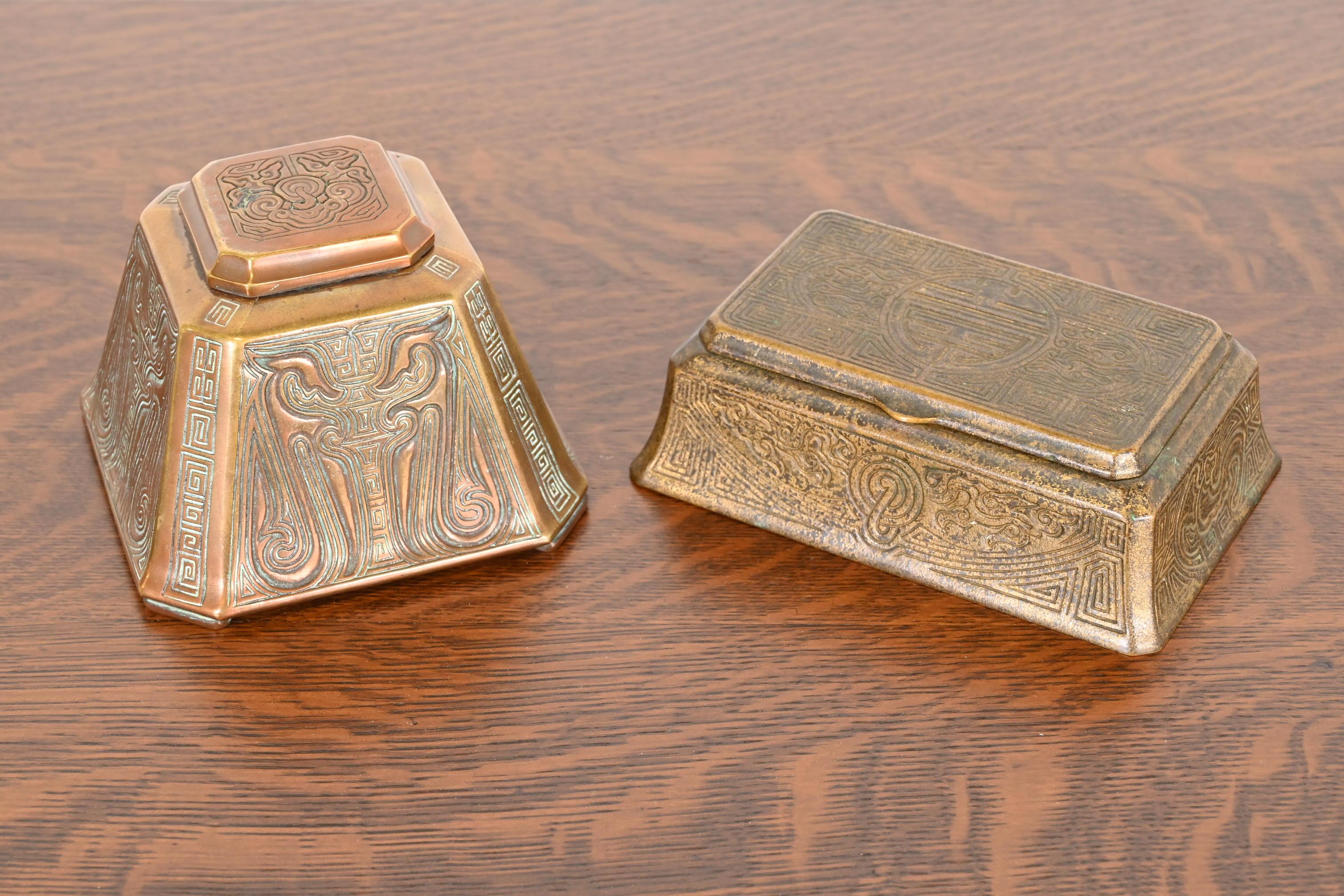 Tiffany Studios Nueva York Caja Doré de Bronce con Diseño Chino, Circa 1910 en venta 13