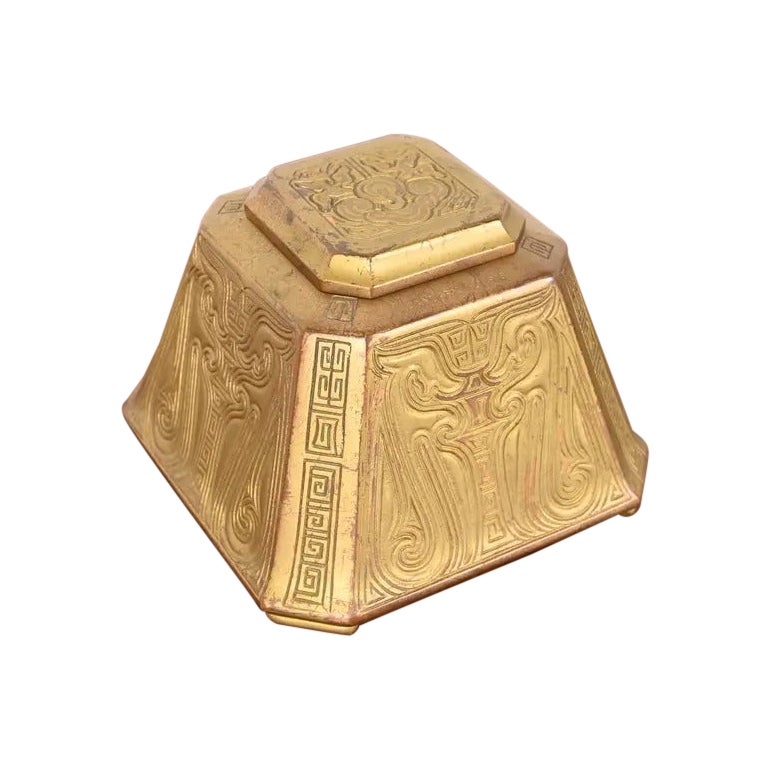 Tiffany Studios New York Chinese Pattern Bronze Doré Large Inkwell im Angebot